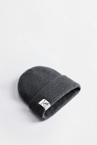 Knit beanie with label — DARK GREY 2