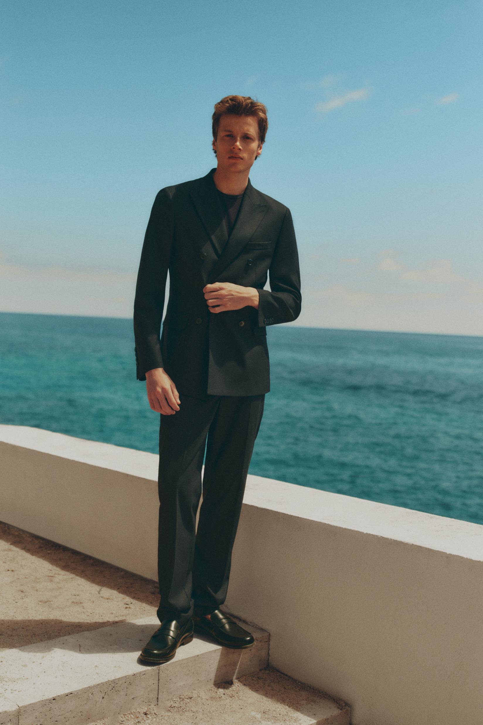 Slim fit double-breasted blazer — NAVY