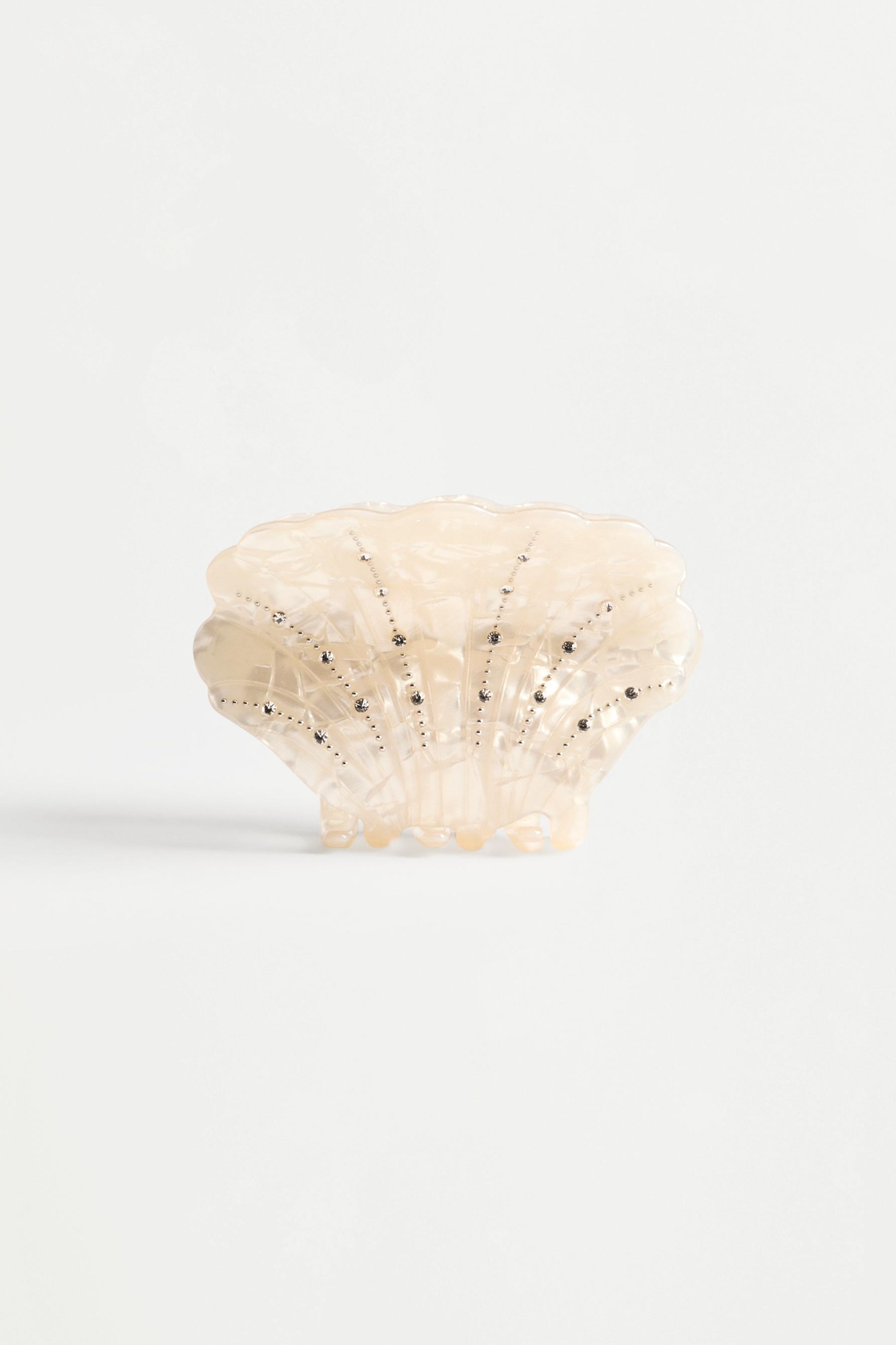 Rhinestone shell claw clip — ECRU/WHITE
