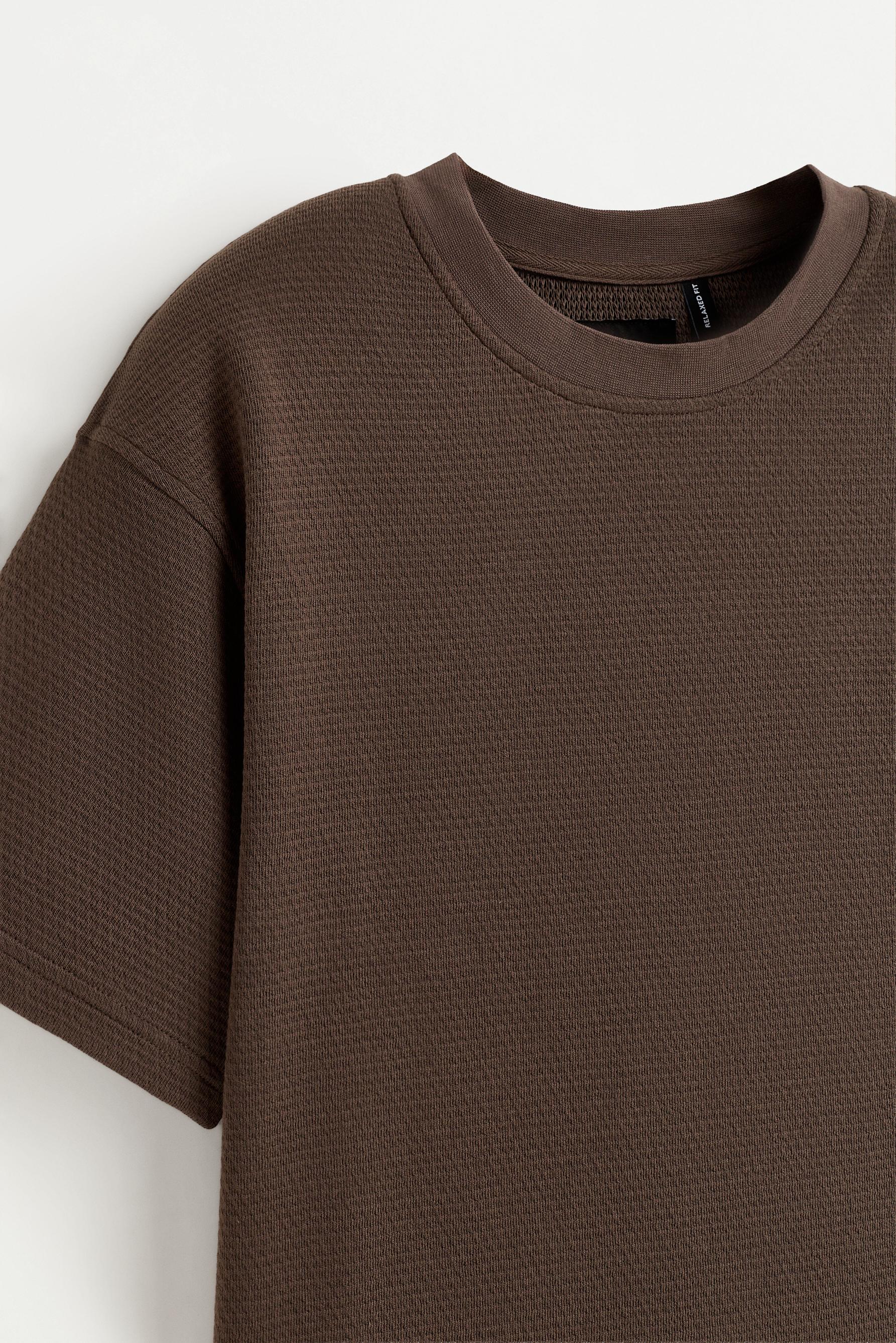Waffle-knit textured T-shirt — TAUPE BROWN