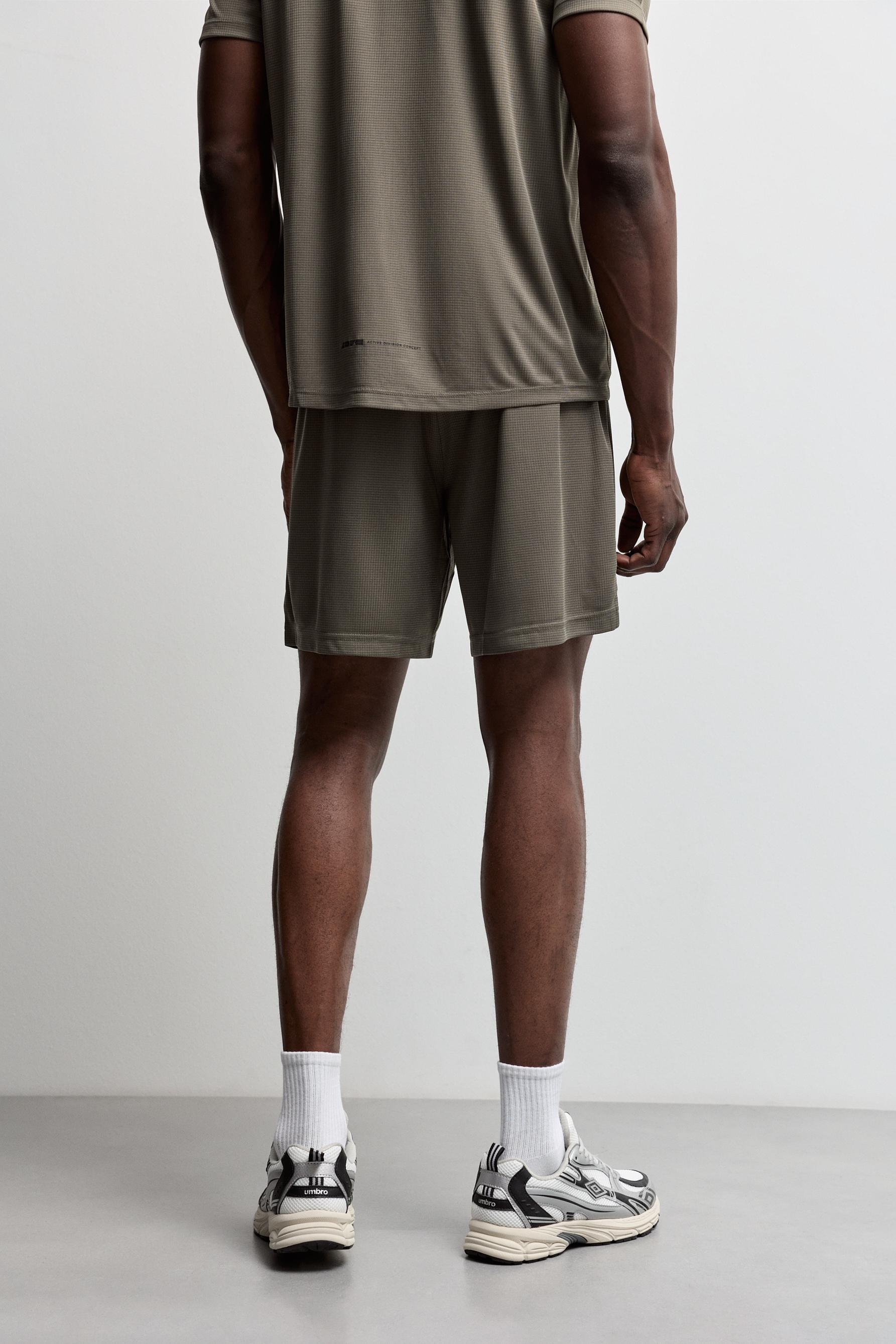 Bermuda sports shorts — DARK GREEN