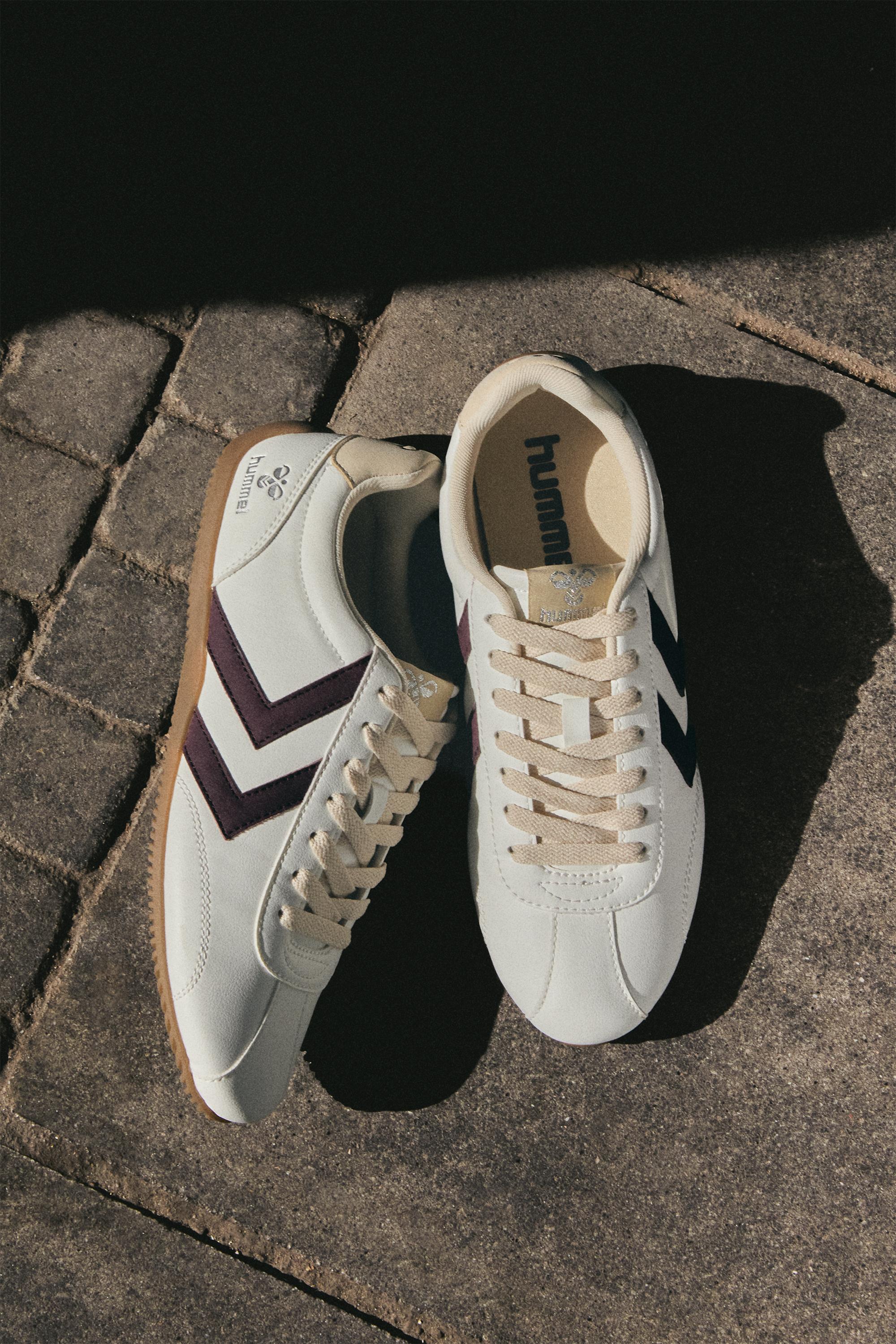 Hummel thin-sole sneakers — WHITE