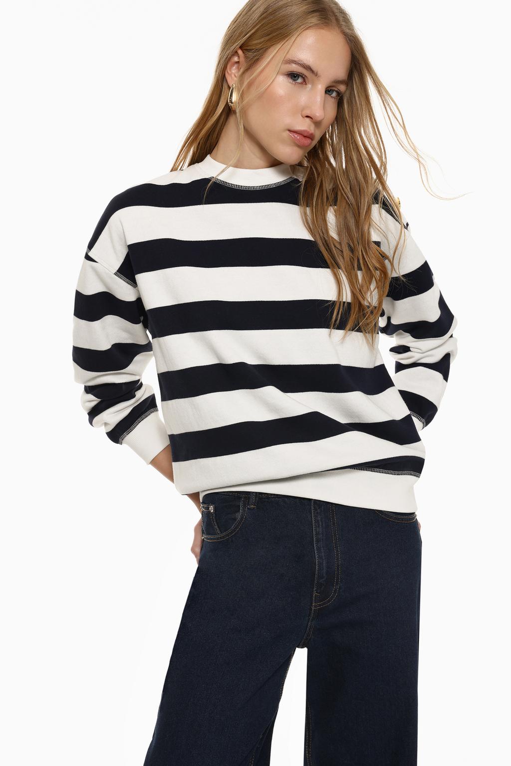 Striped sweatshirt with buttons