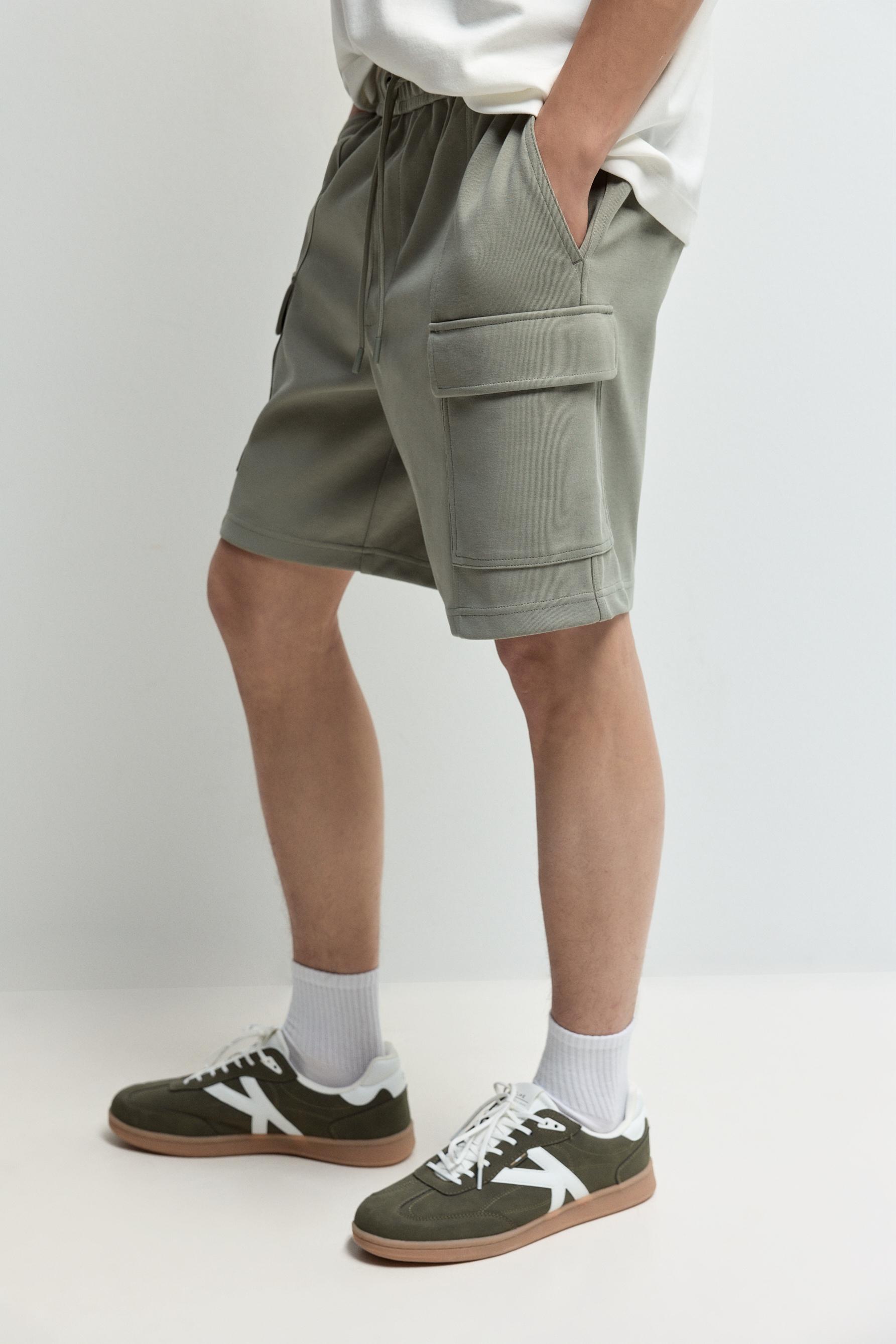 Interlock cargo Bermuda shorts — PALE GREEN