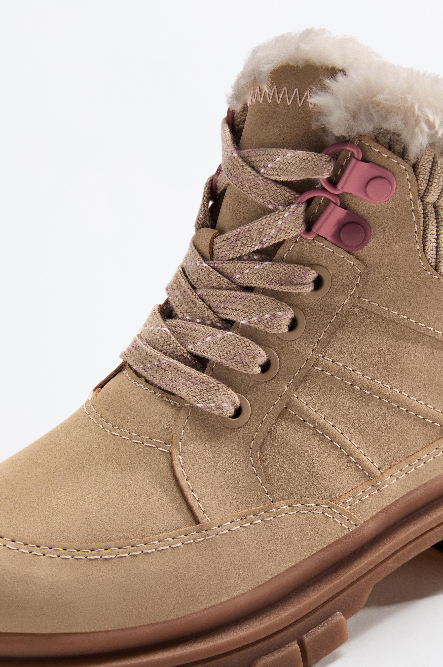 Trekking boot with fur detail — BROWNISH TONE