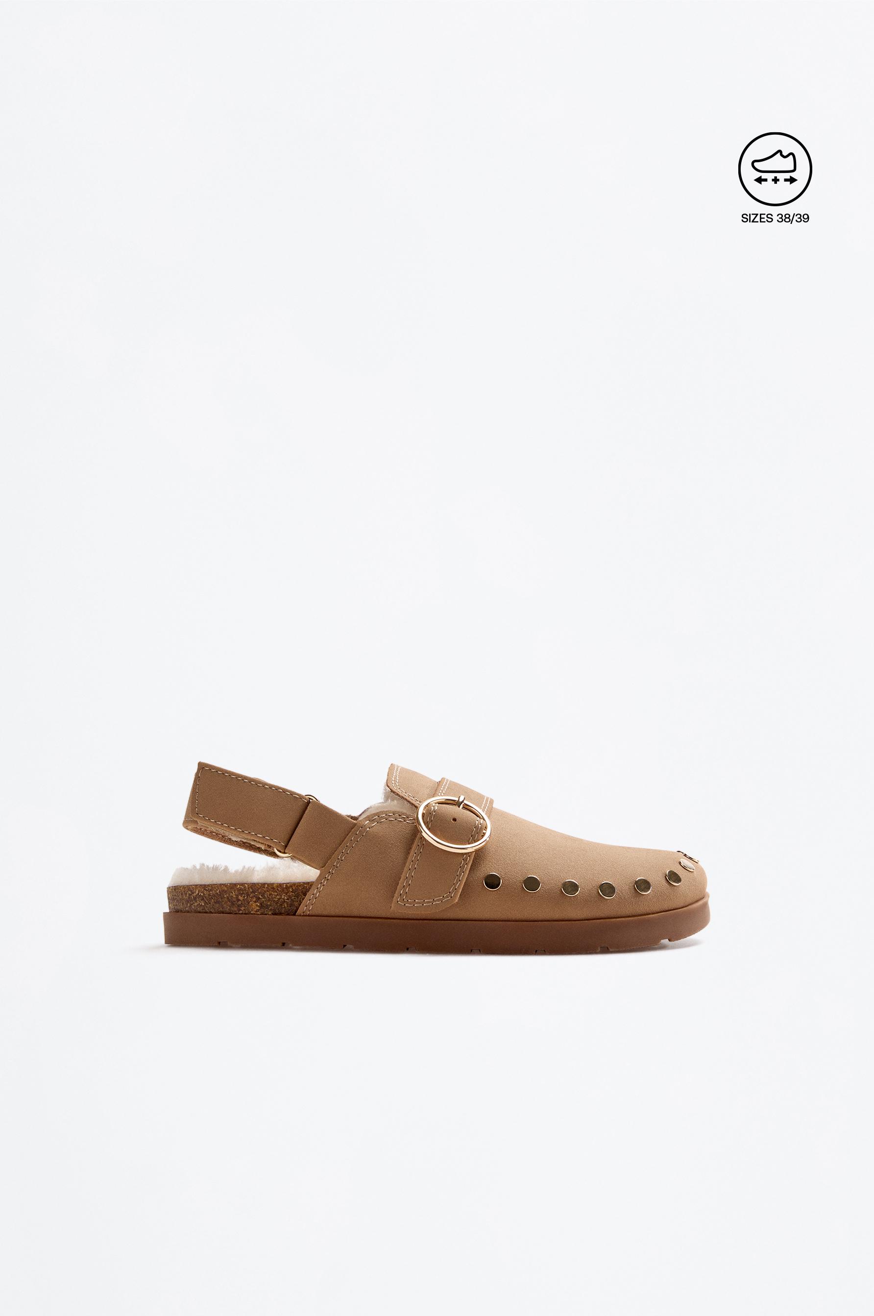 Zueco forrado tachas