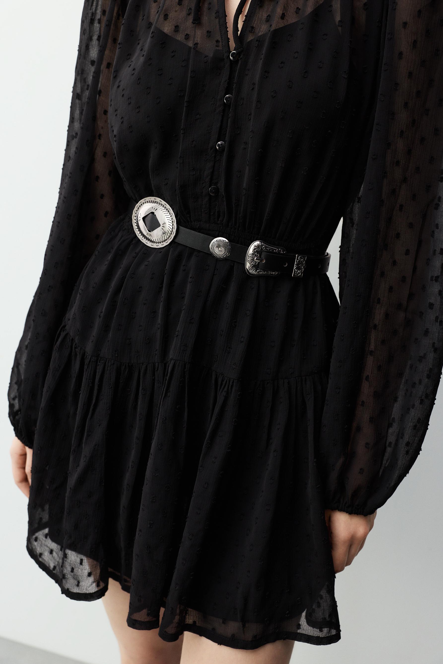 Cinturón detalles metálicos