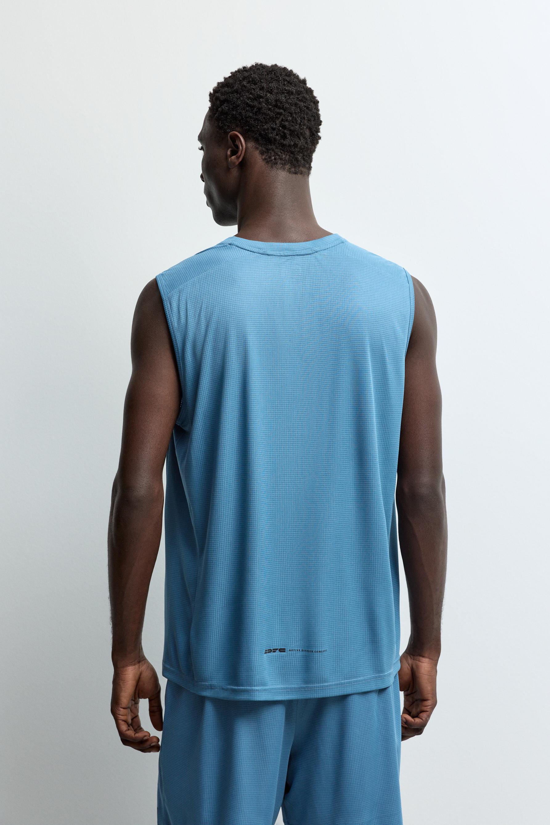 Sleeveless sports T-shirt — PALE BLUE