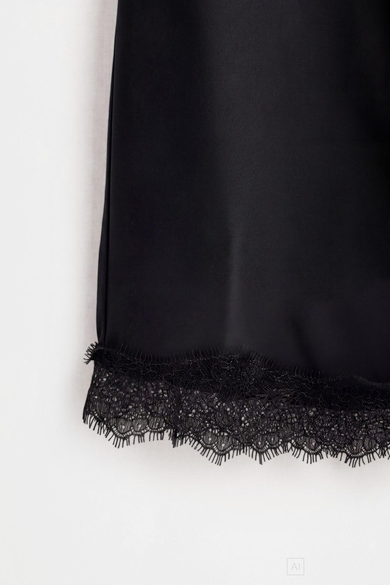 Satin lace short skirt — BLACK