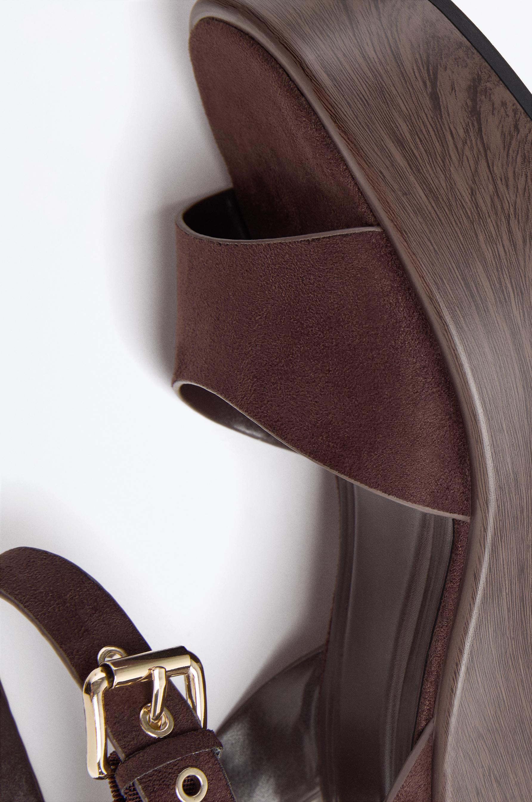Wooden wedge sandal — BROWN