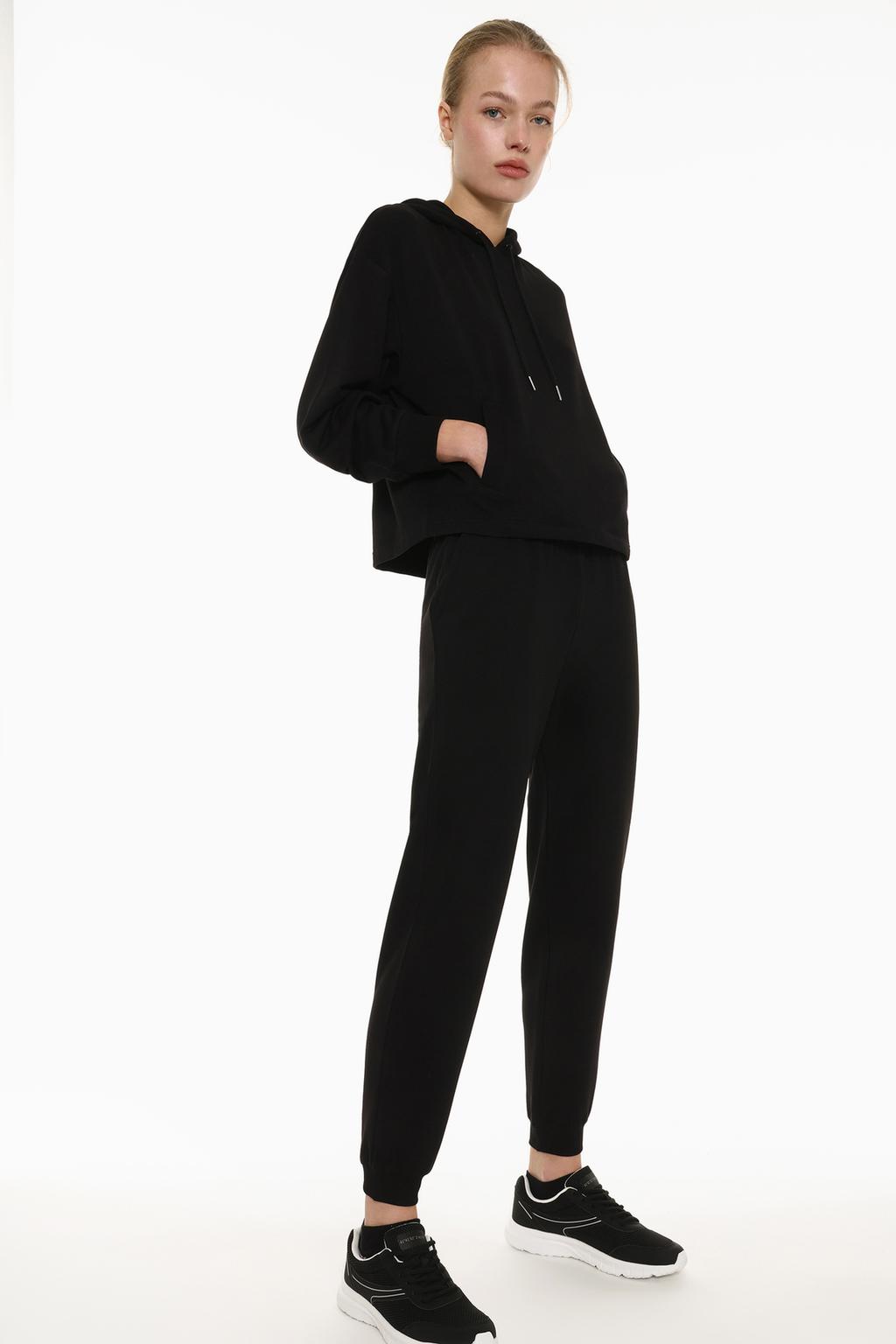 Flowing tracksuit bottoms