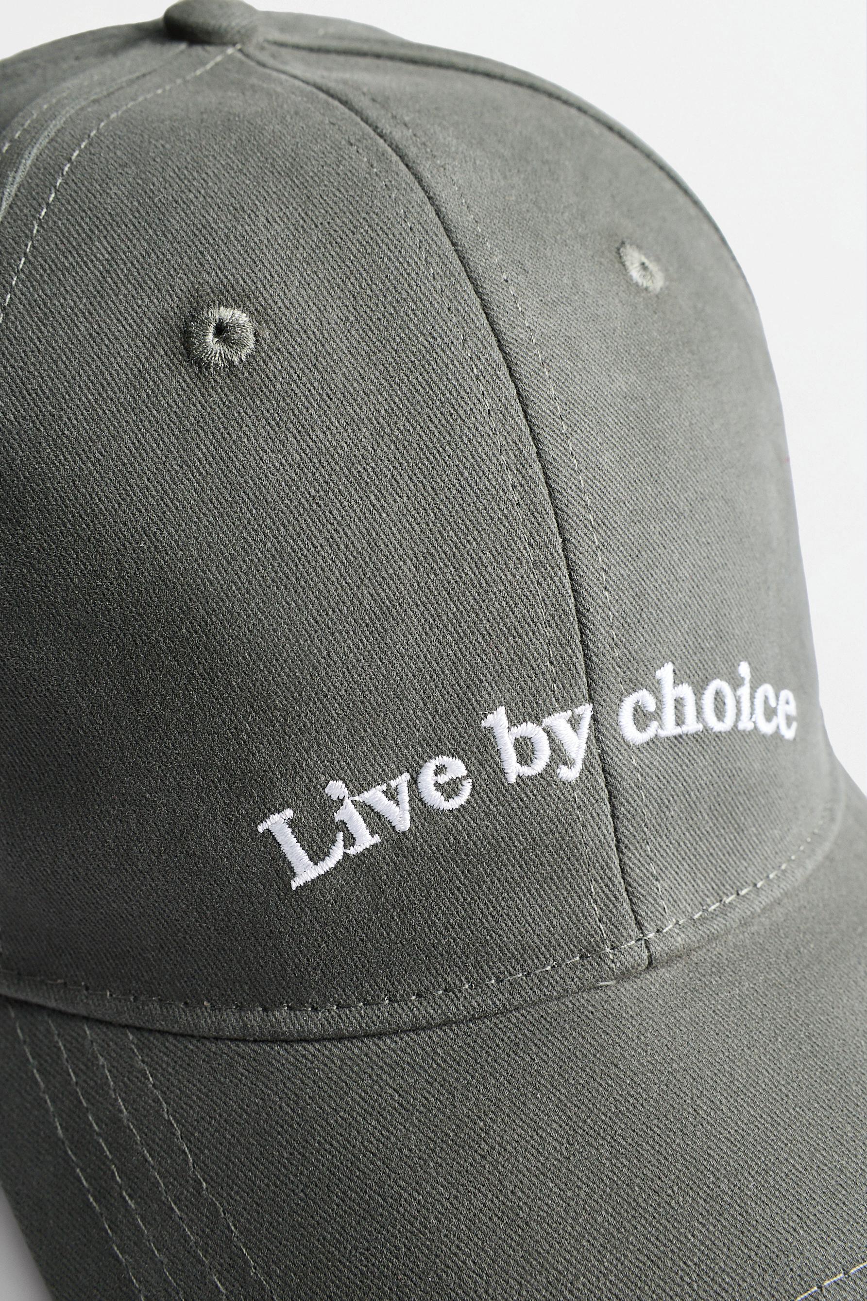 Cap with text embroidery — DARK GREEN