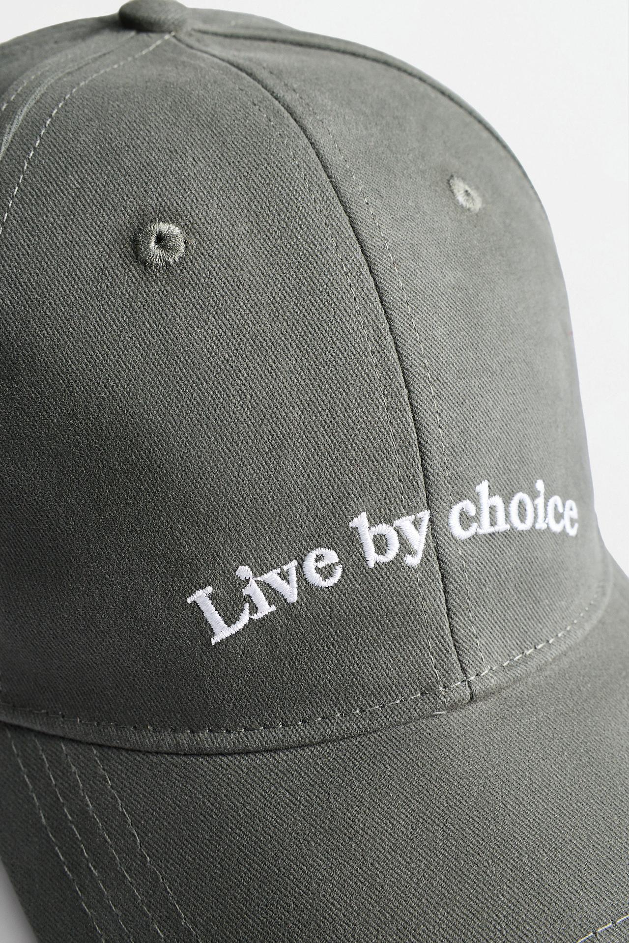 Cap with text embroidery — DARK GREEN