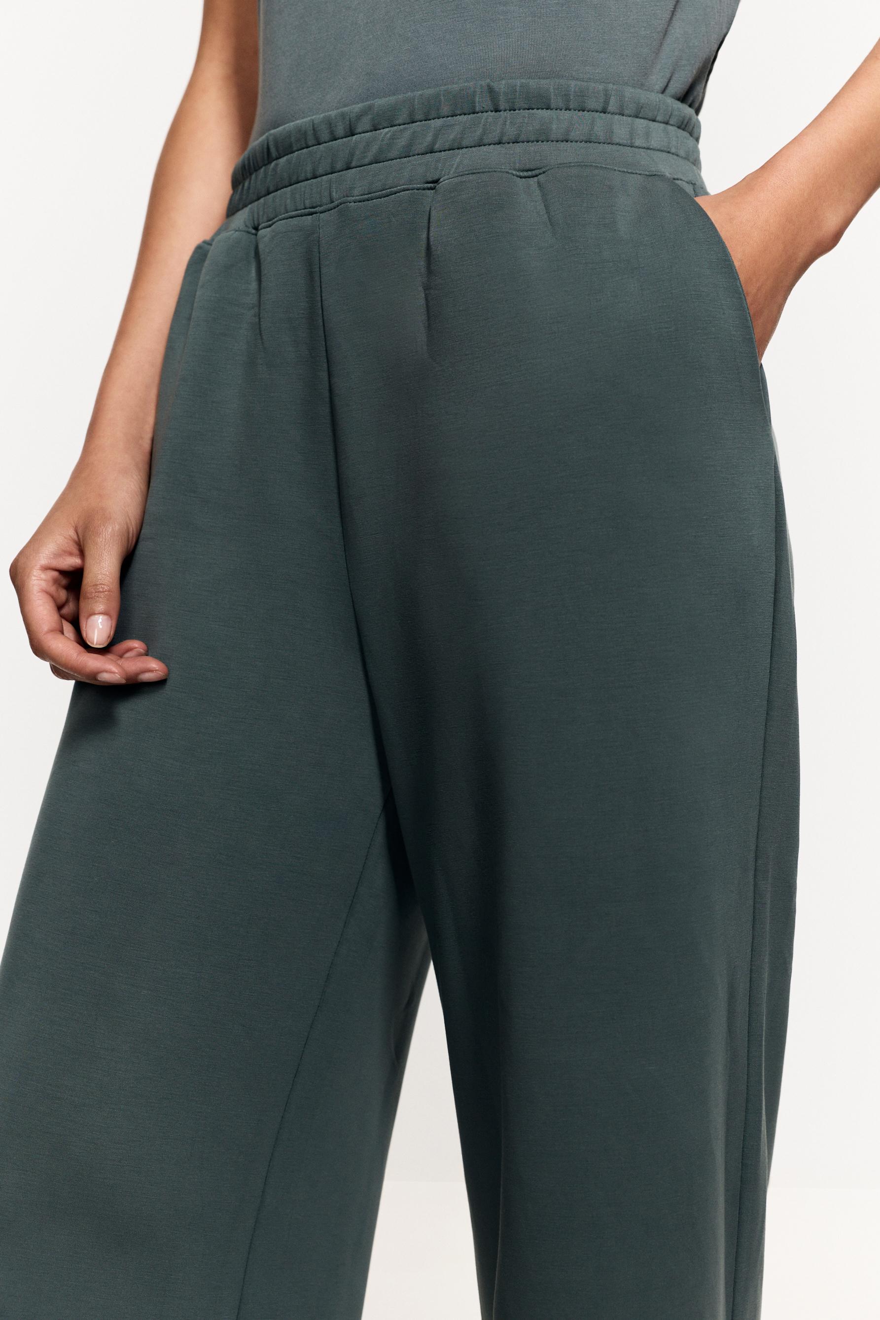 Modal-effect sports culottes — EMERALD GREEN