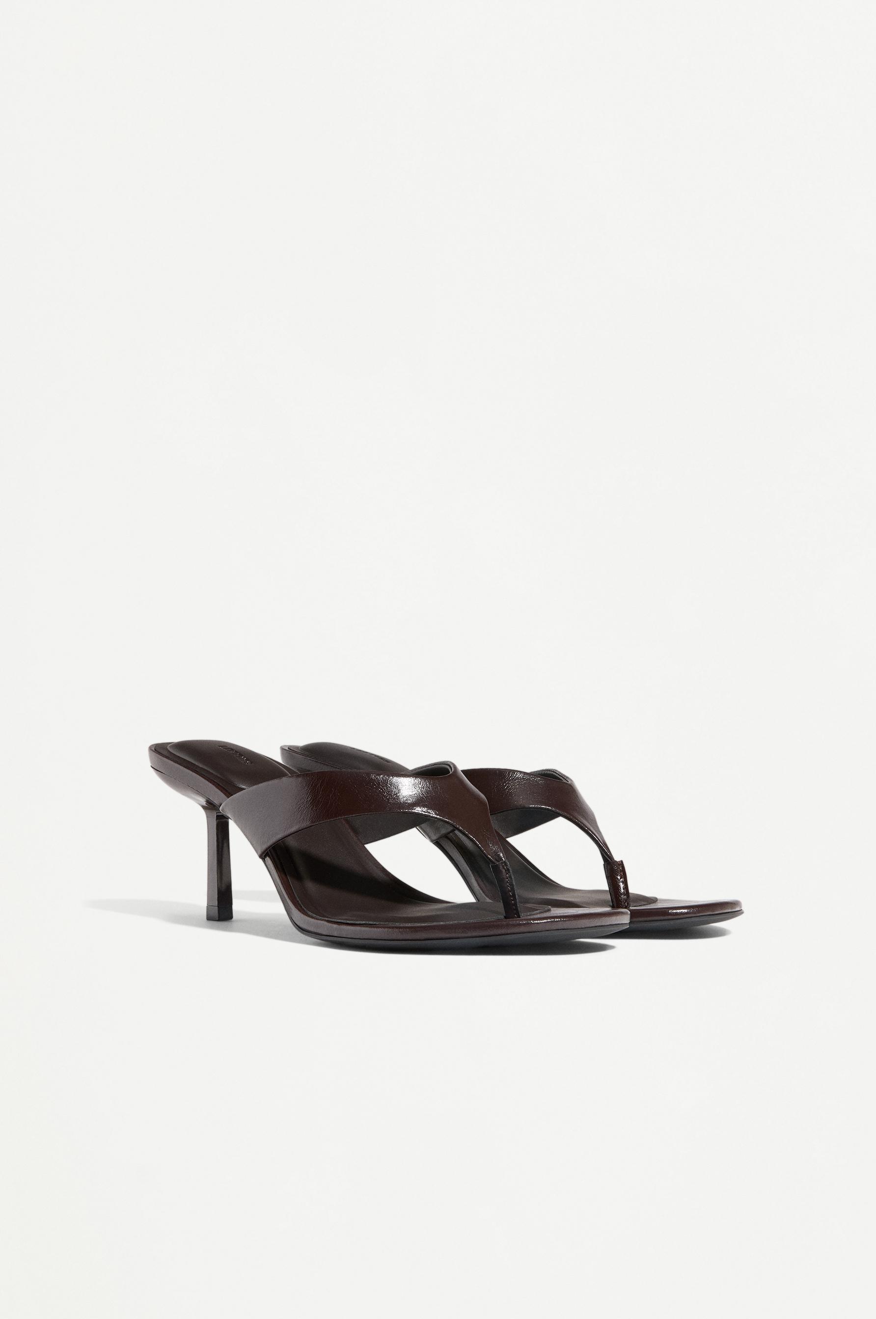 Thong heeled sandals — BROWN