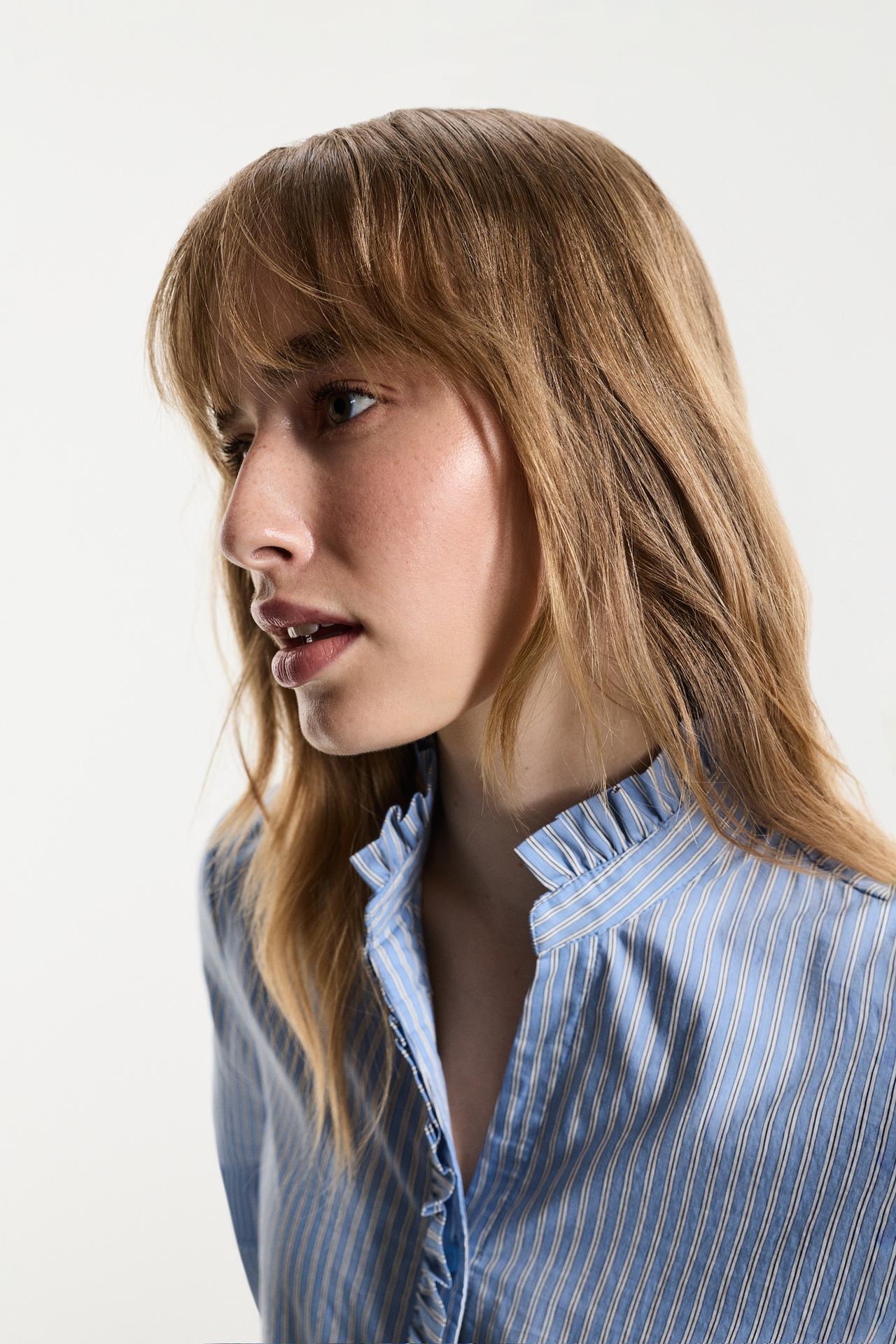 Striped pleated ruffle shirt — BLUE/WHITE