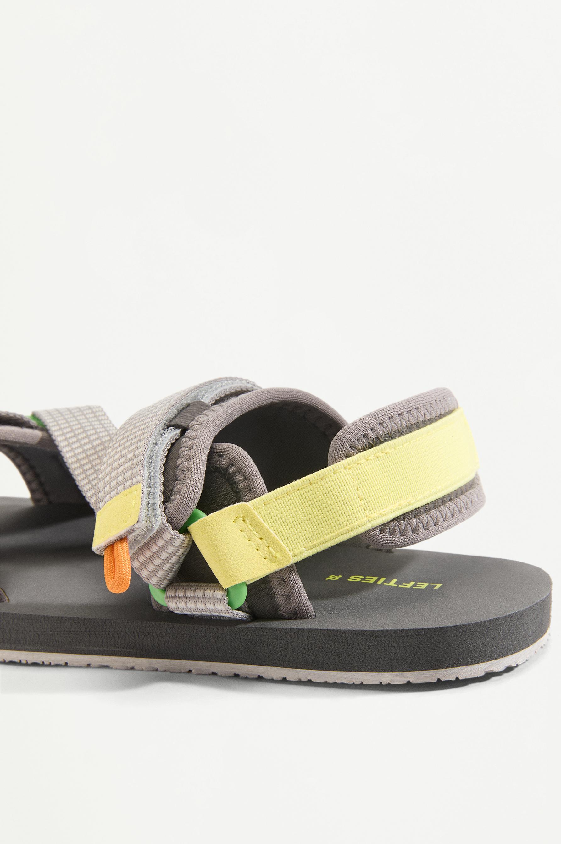 SPORT SANDAL — GREY