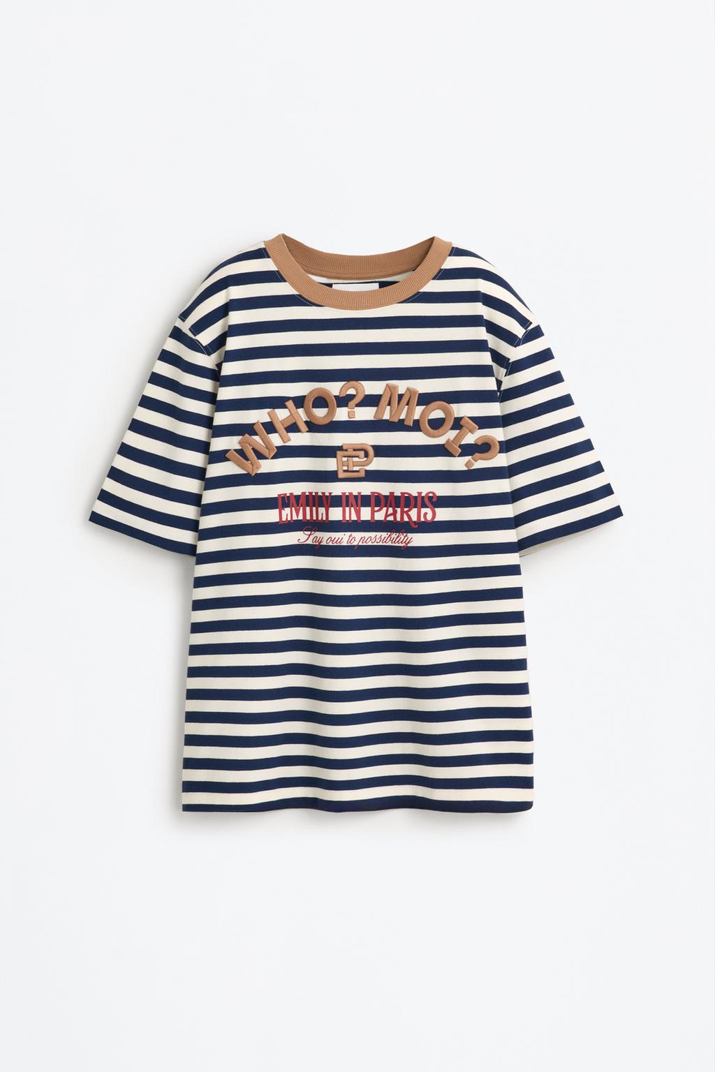 Camiseta rayas Emily in Paris™/© Netflix