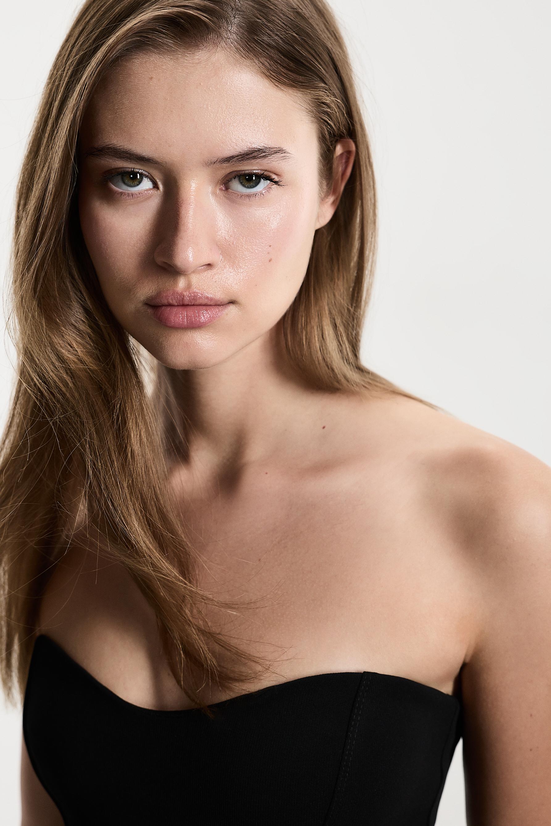 Peplum seam top — BLACK