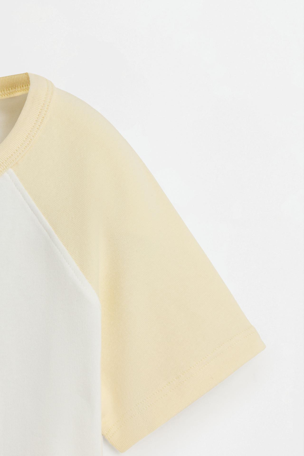 Raglan sleeve T-shirt — VANILLA