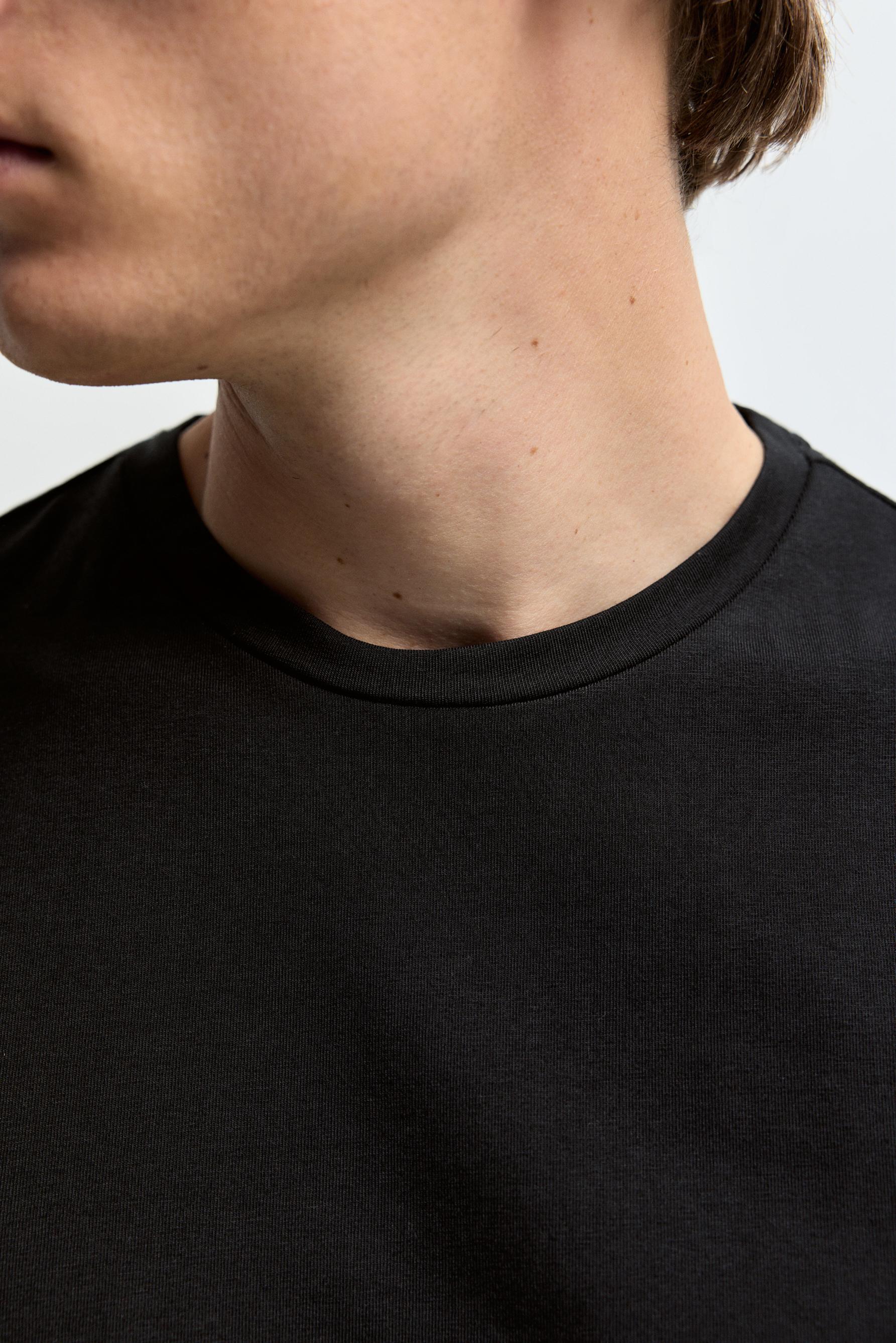 Soft slim fit T-shirt — BLACK