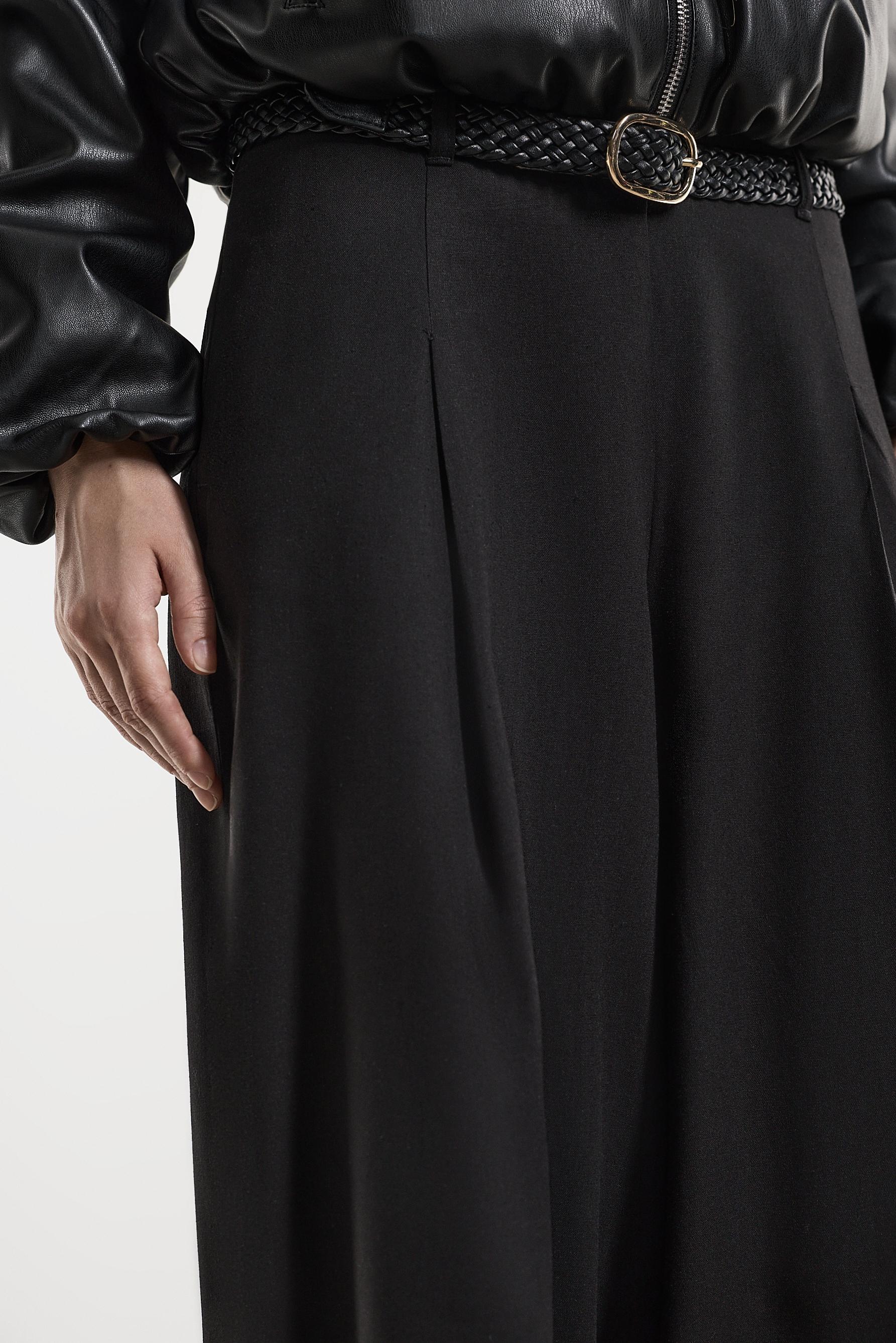 Barrel trousers with belt — BLACK