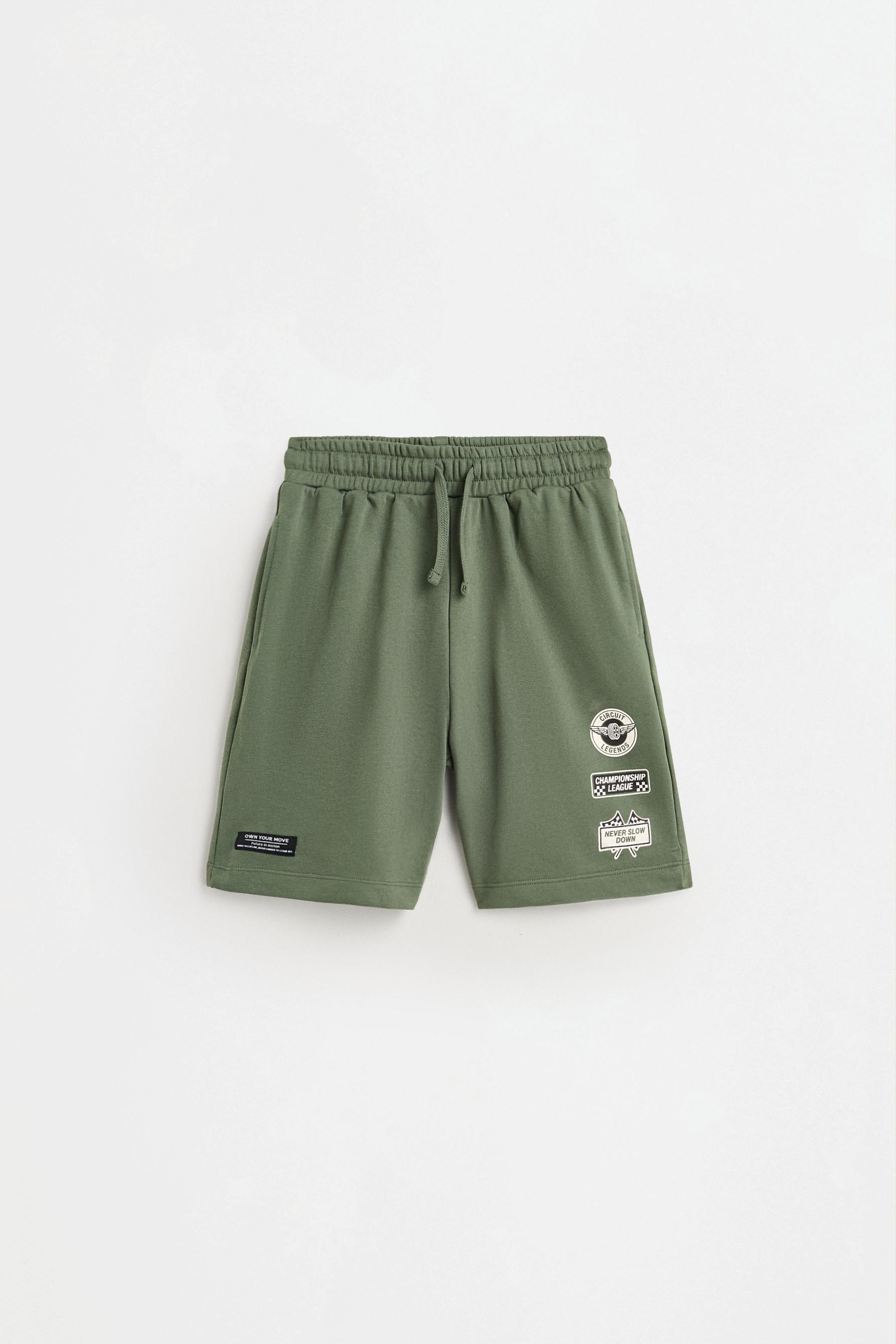 Plush Bermuda shorts with text — EMERALD GREEN