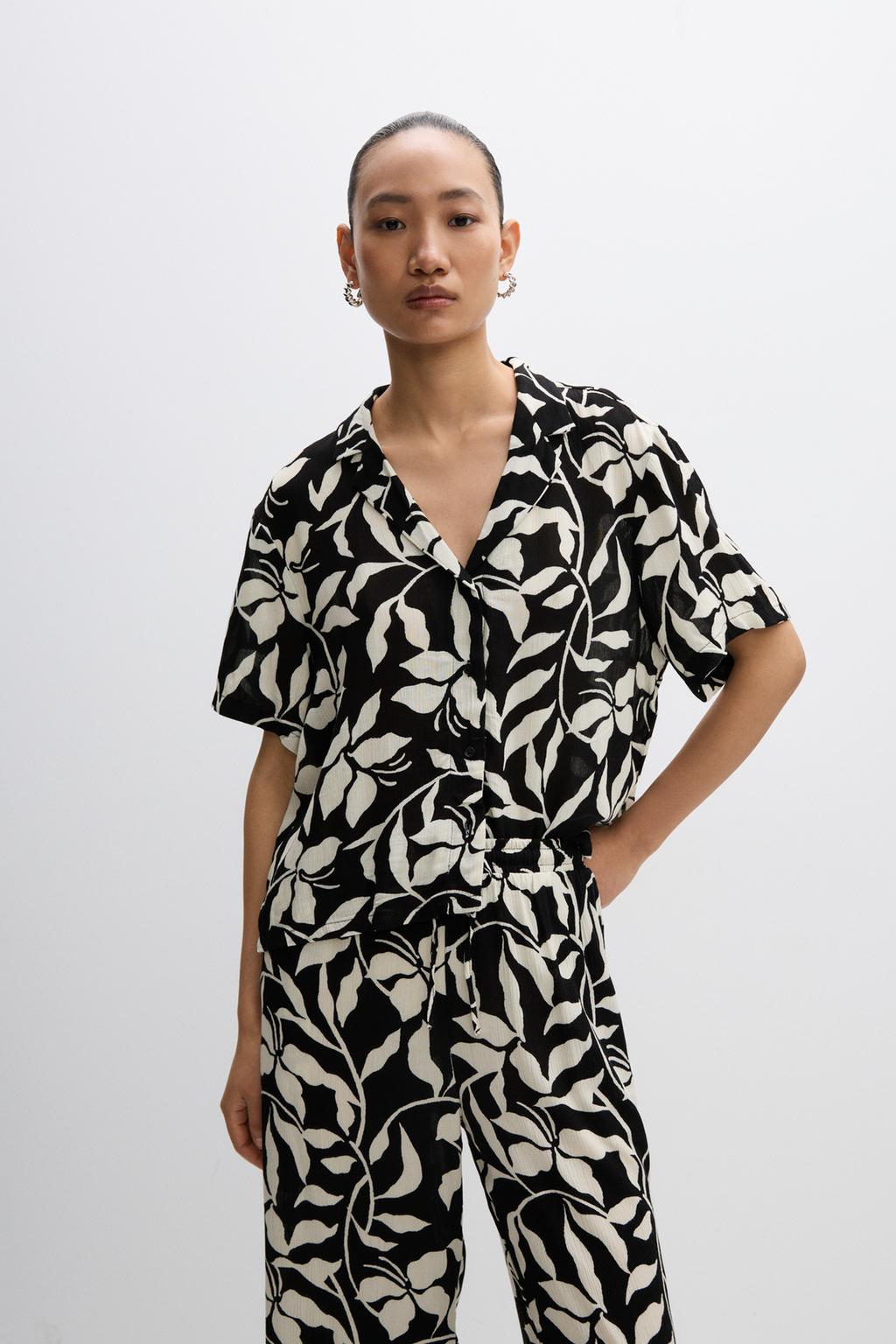 Textured short sleeve shirt