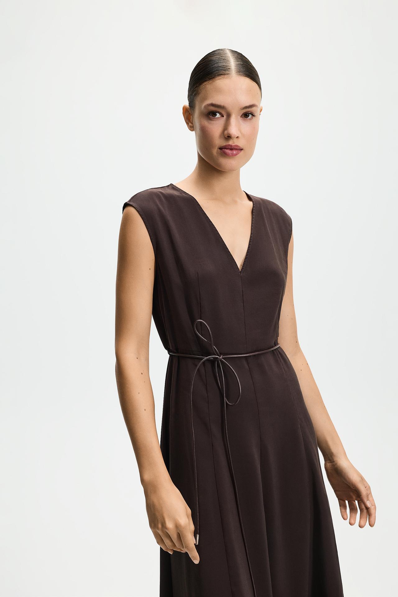 Midi dress with belt — BROWN