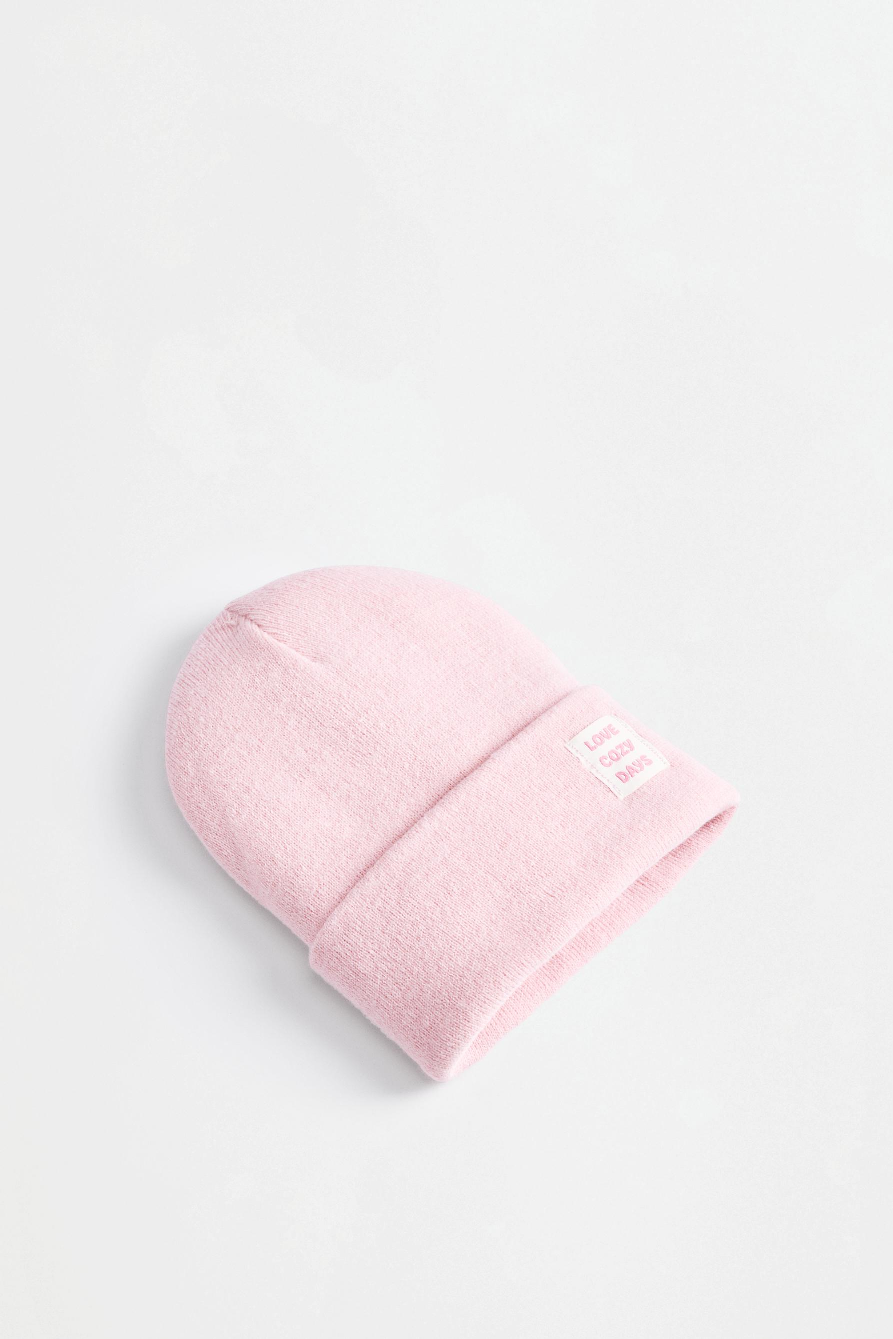 Knit beanie with label — PINK