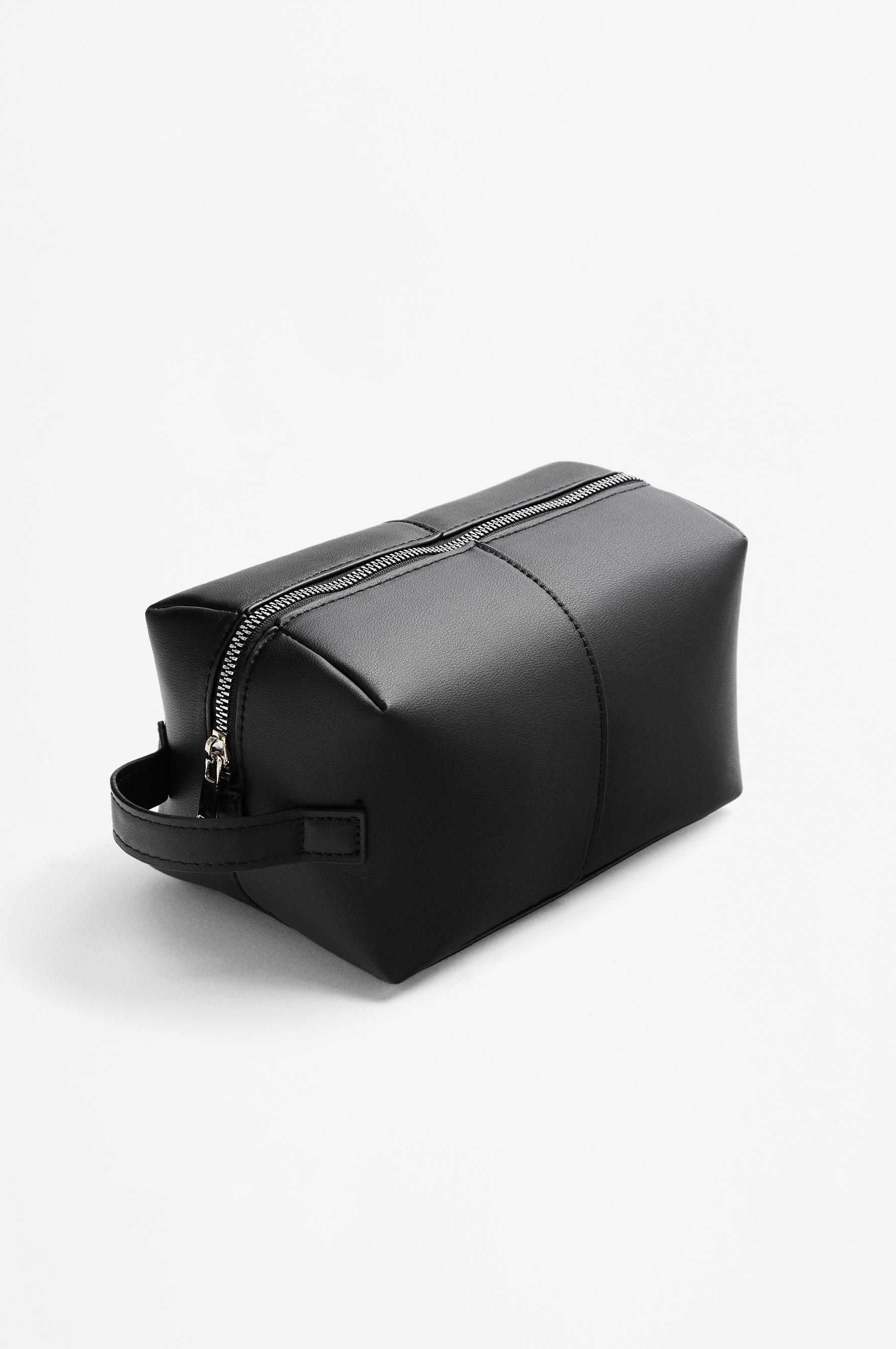 Minimalist toiletry bag — BLACK