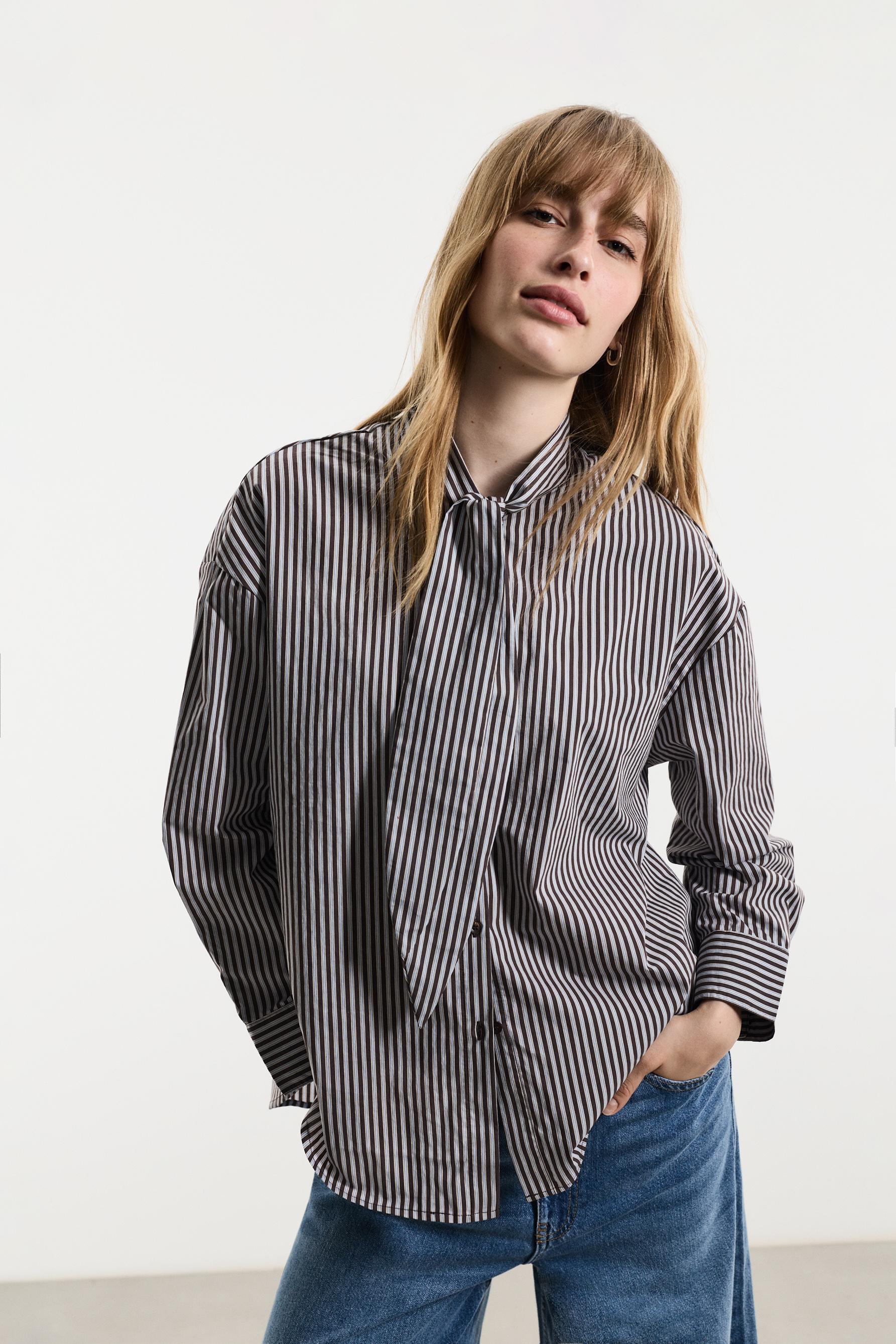Striped shirt with bow — BROWN/BLUE