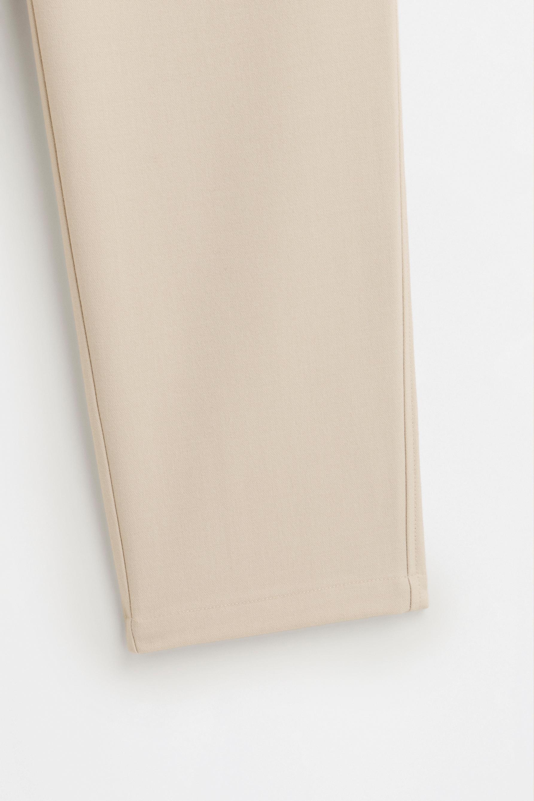 Tailored fit pleated trousers — SAND