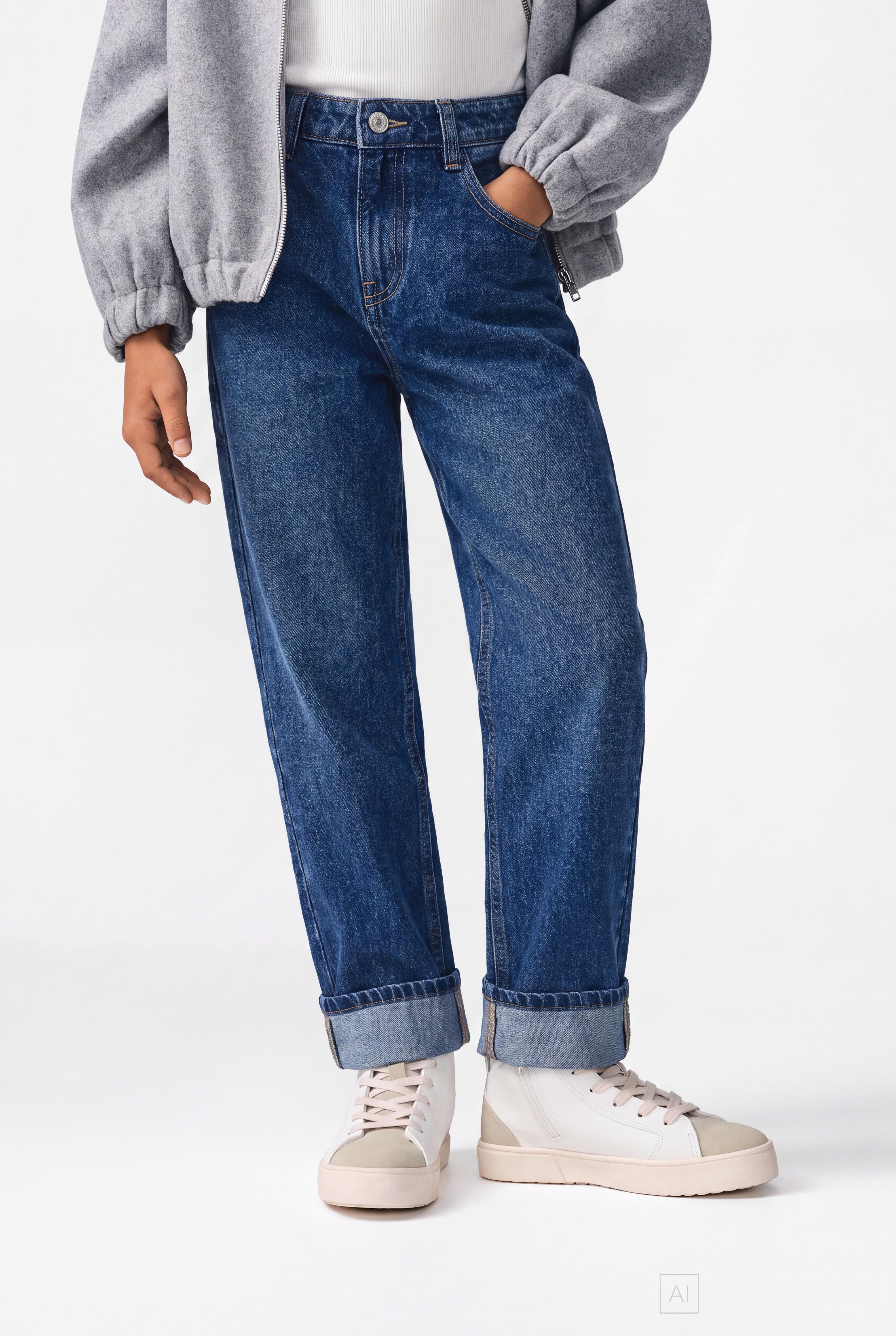 Straight-leg cuffed jeans — INDIGO