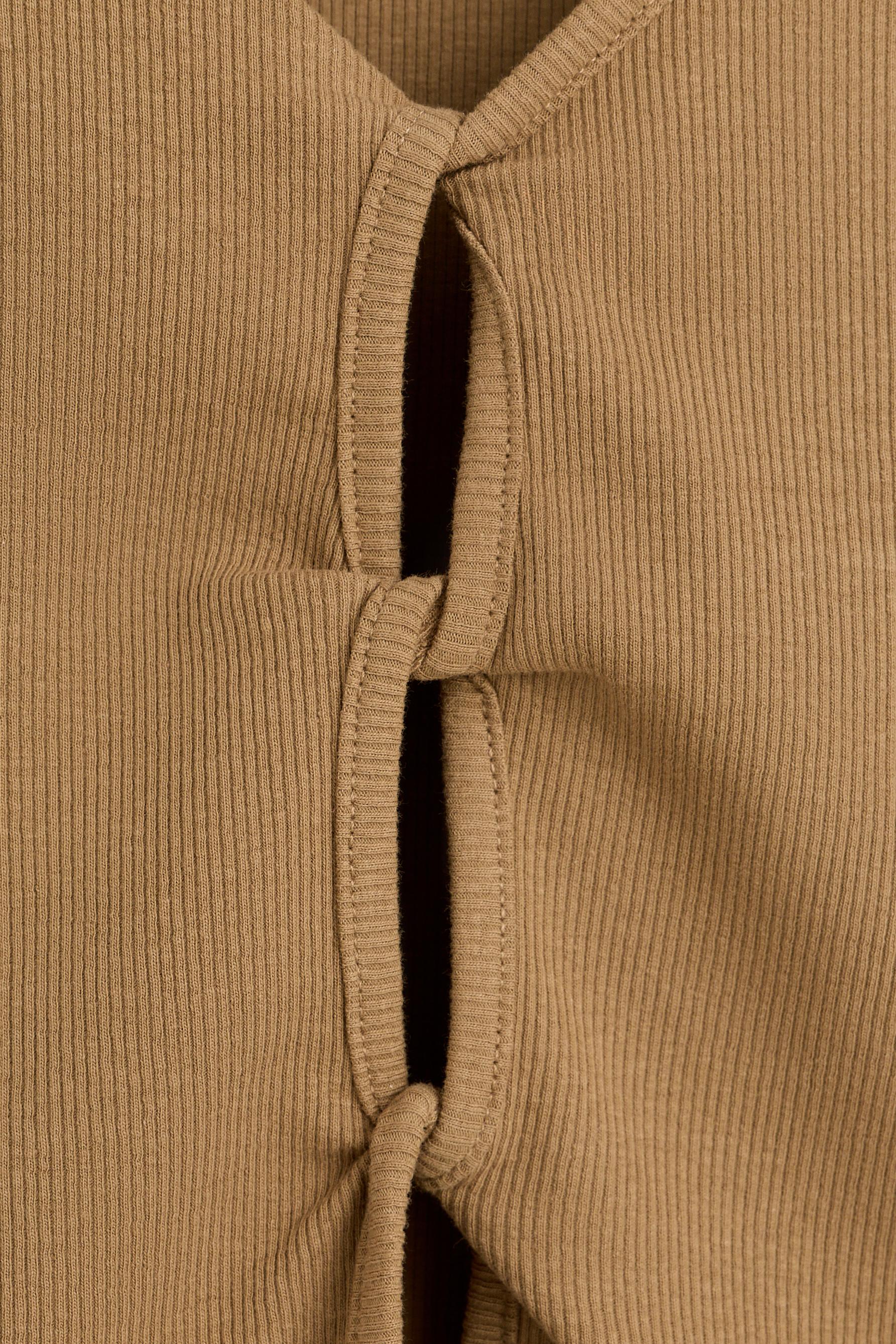 Ribbed cut-out top — BEIGE