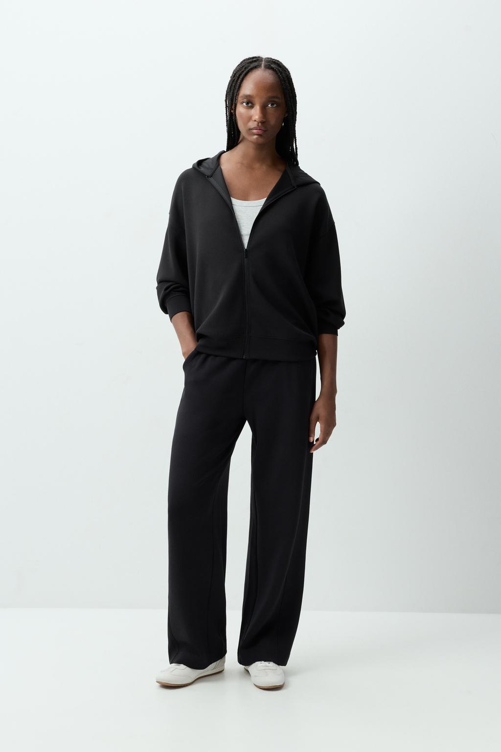 Pantalons esportius fluids amb costures
