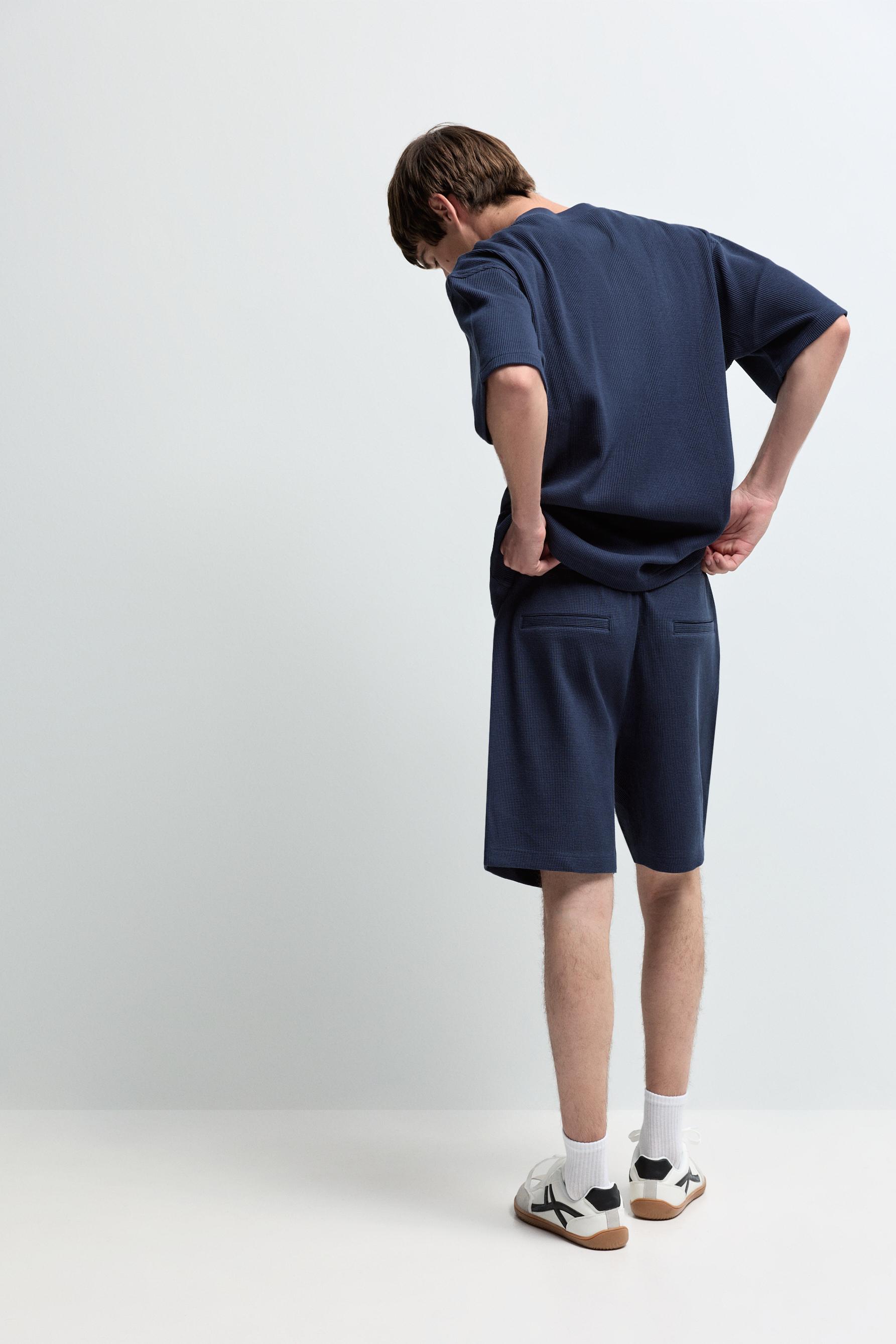 Waffle-knit textured Bermuda shorts — NAVY