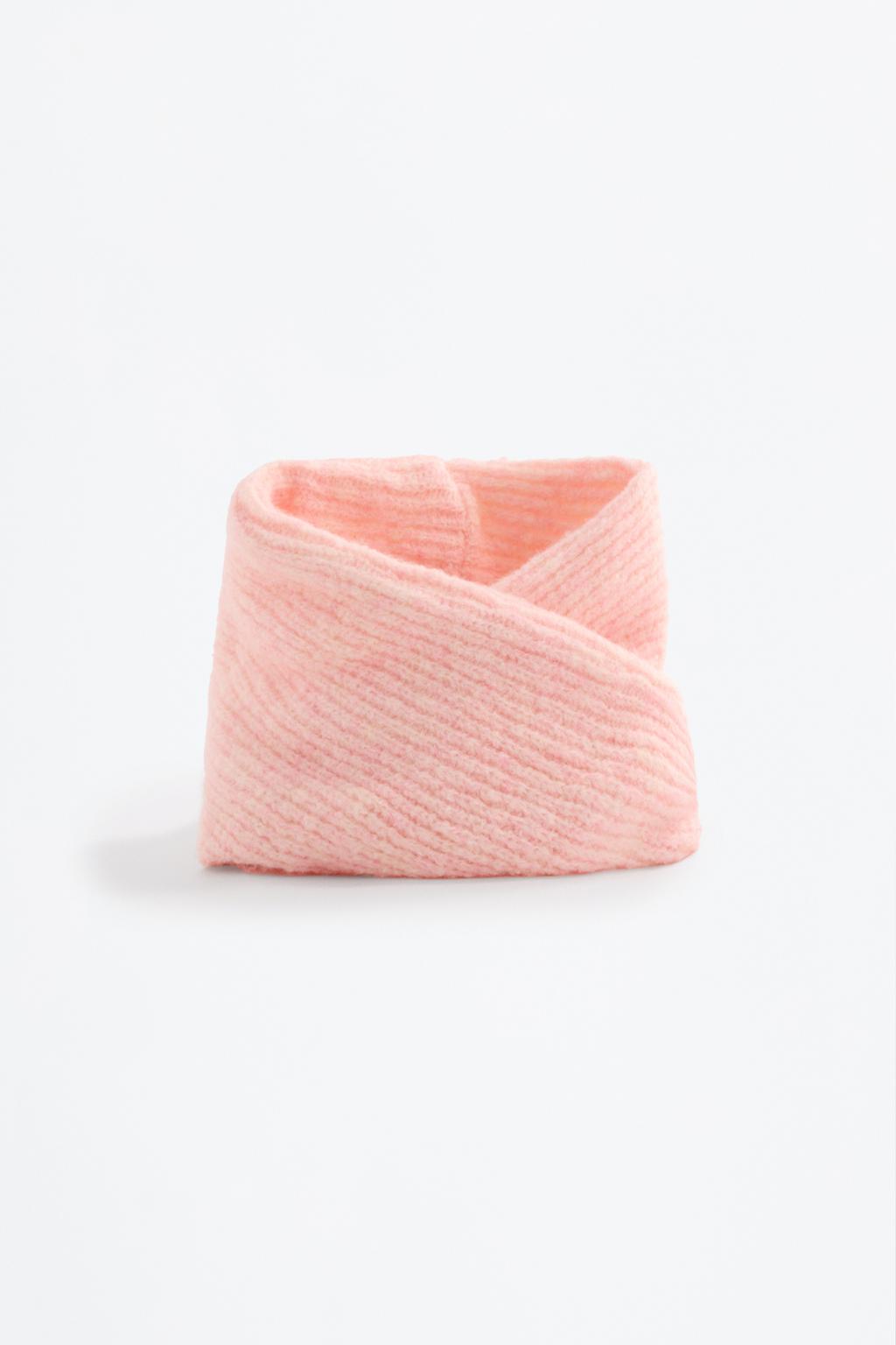 Criss-cross knit snood