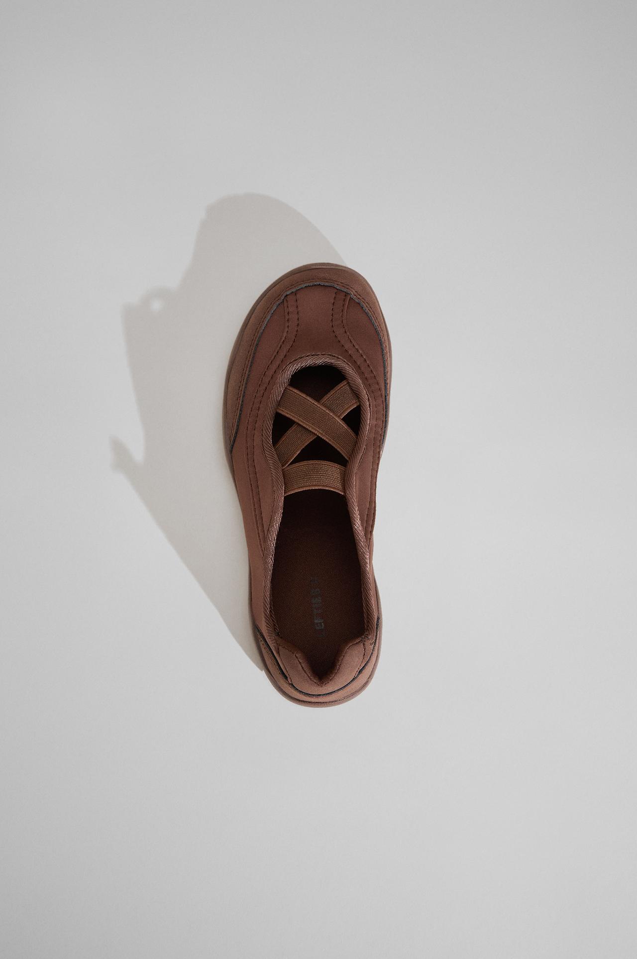 Barefoot sneakerinas — BROWN