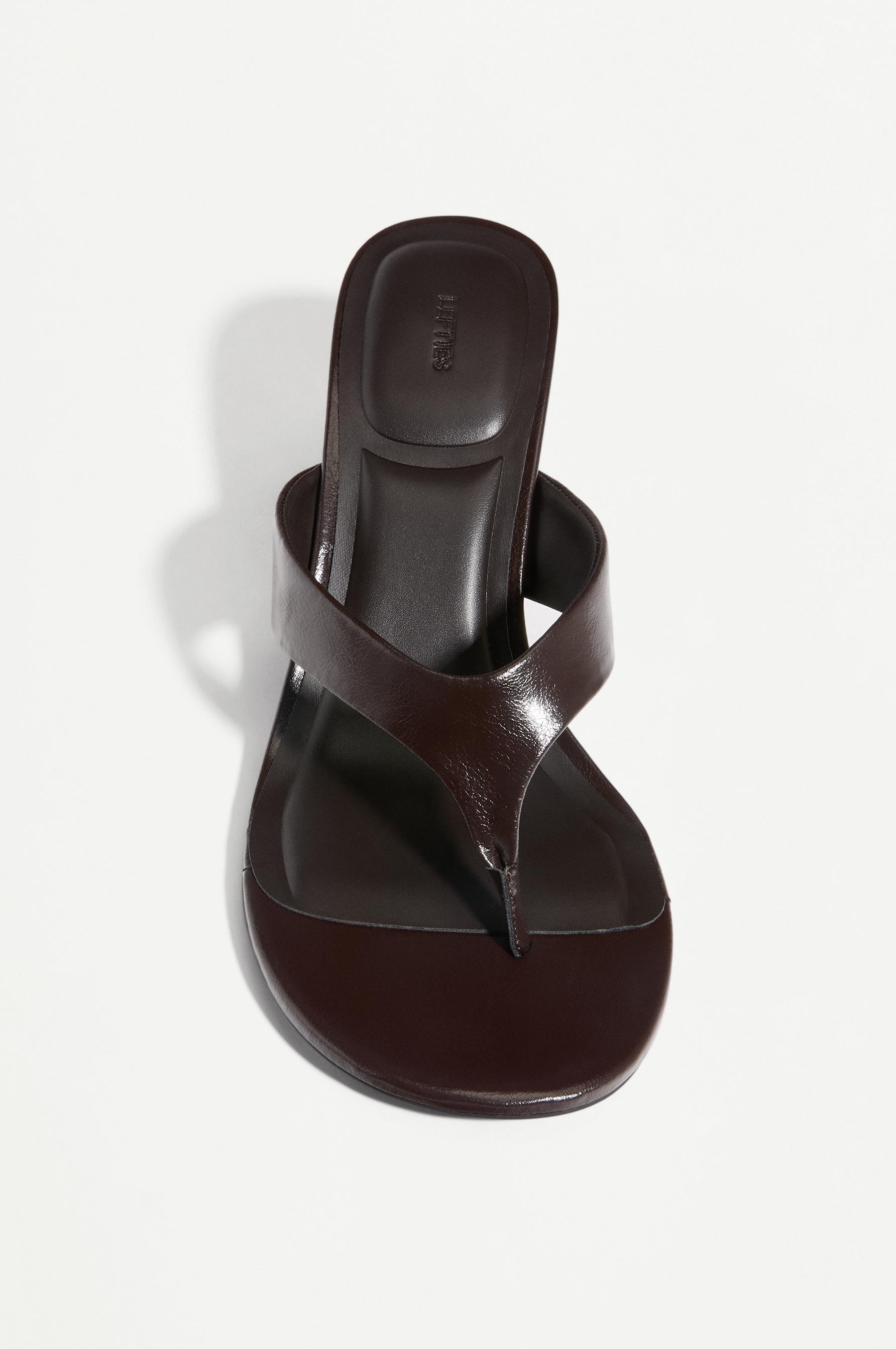 Thong heeled sandals — BROWN