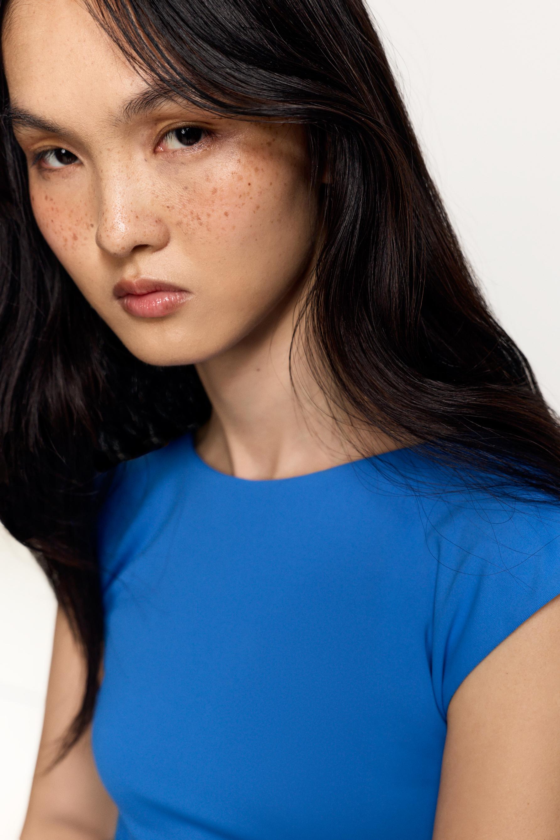 Polyamide T-shirt with open back — DEEP BLUE