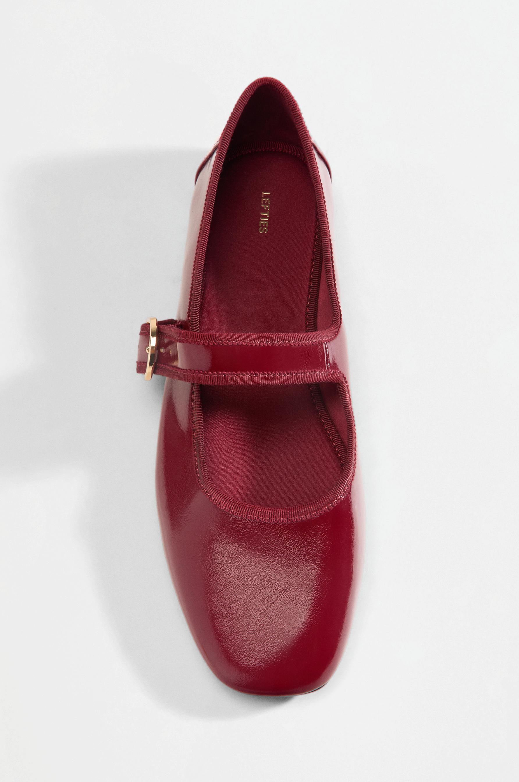 Buckle ballet flats — RED