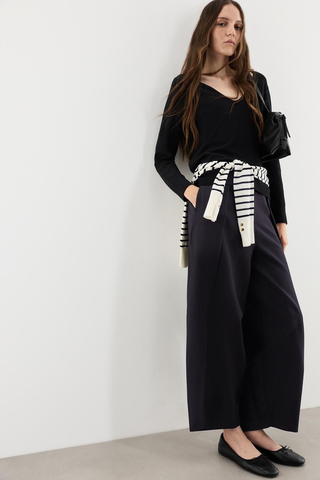 Pleated barrel trousers