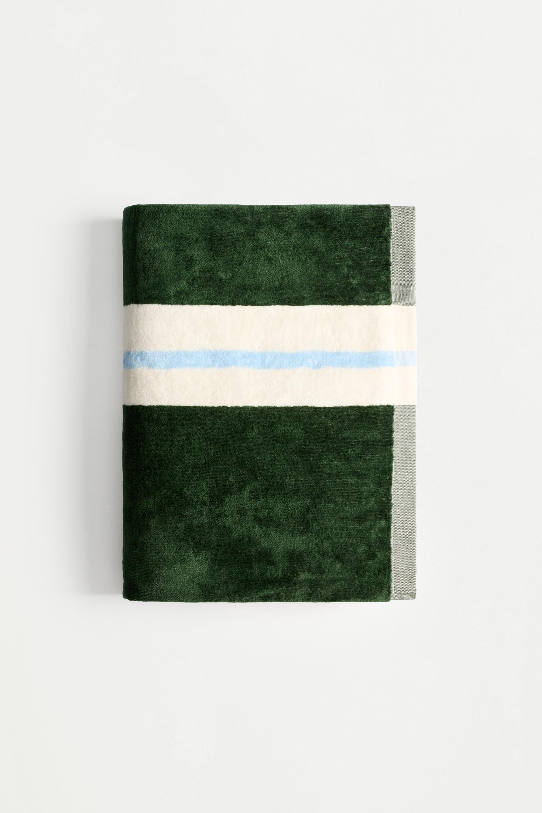 Soft striped towel — GREEN