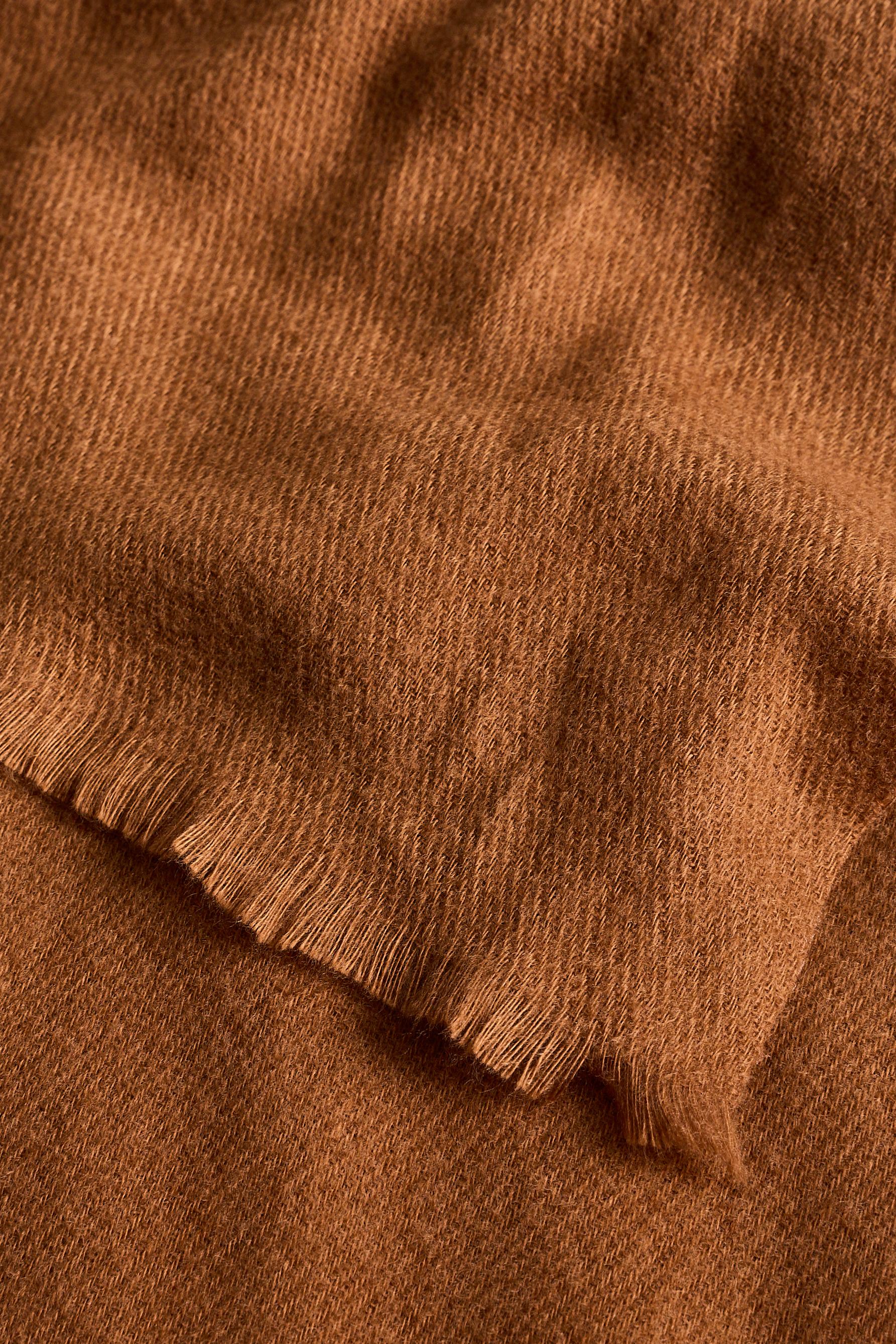 Plain scarf with fringe — TOFFEE