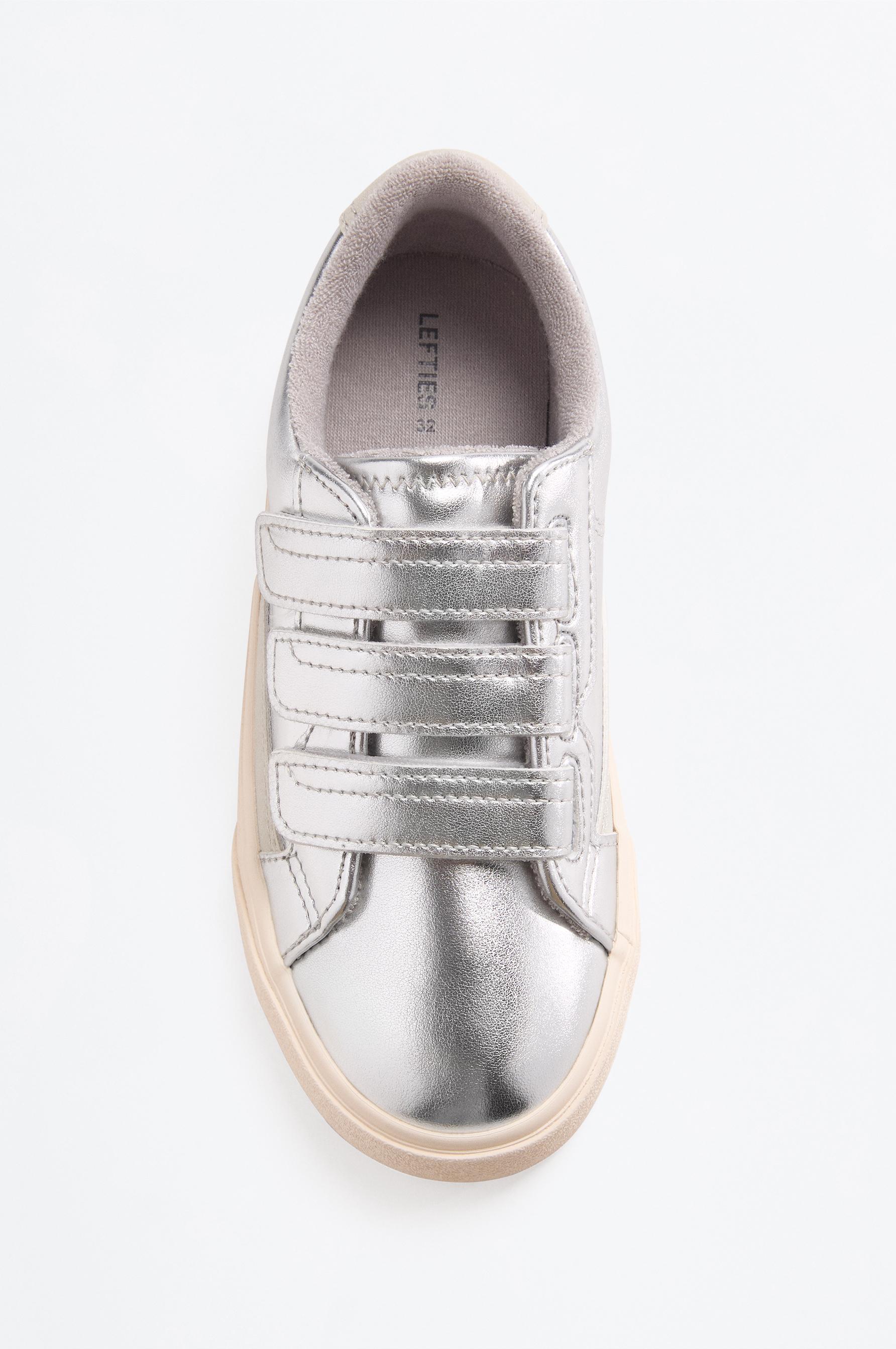 Metallic silver sneaker — SILVER