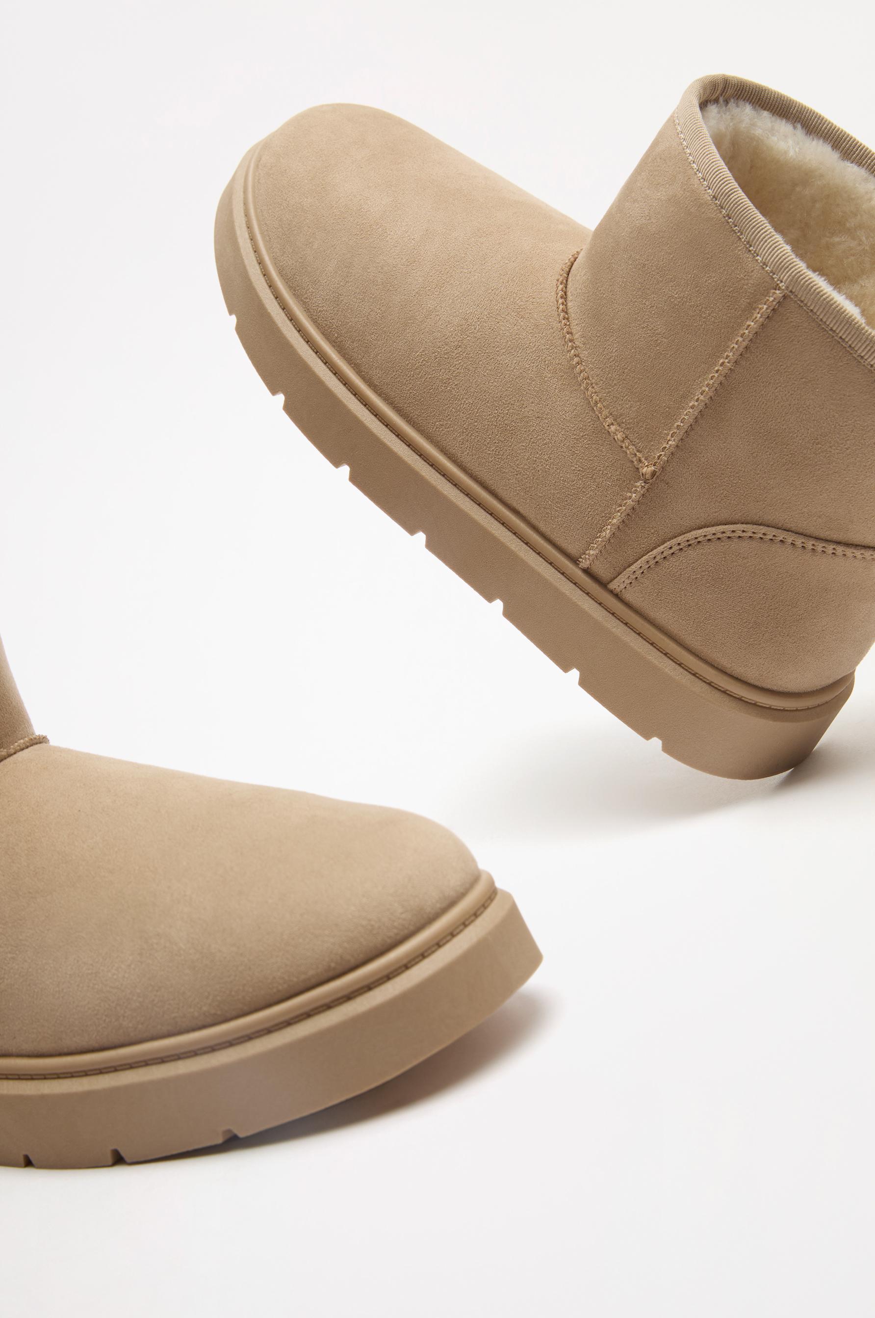 Flat fur ankle boots — BROWN