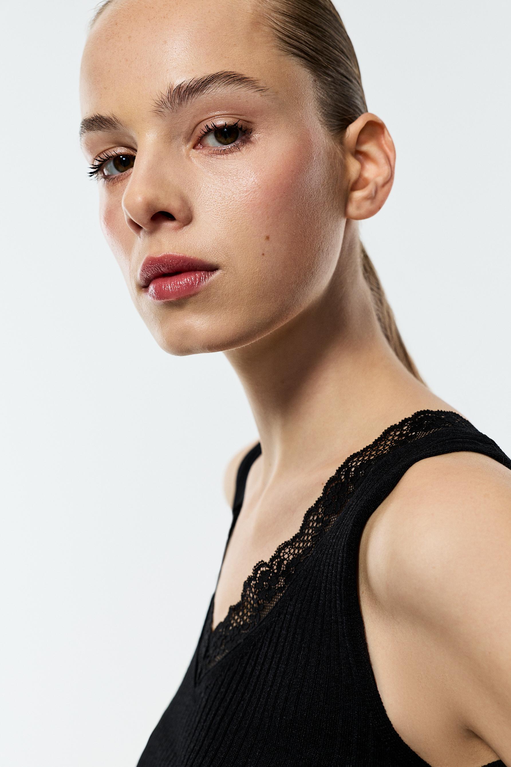 Ribbed lace knit top — BLACK