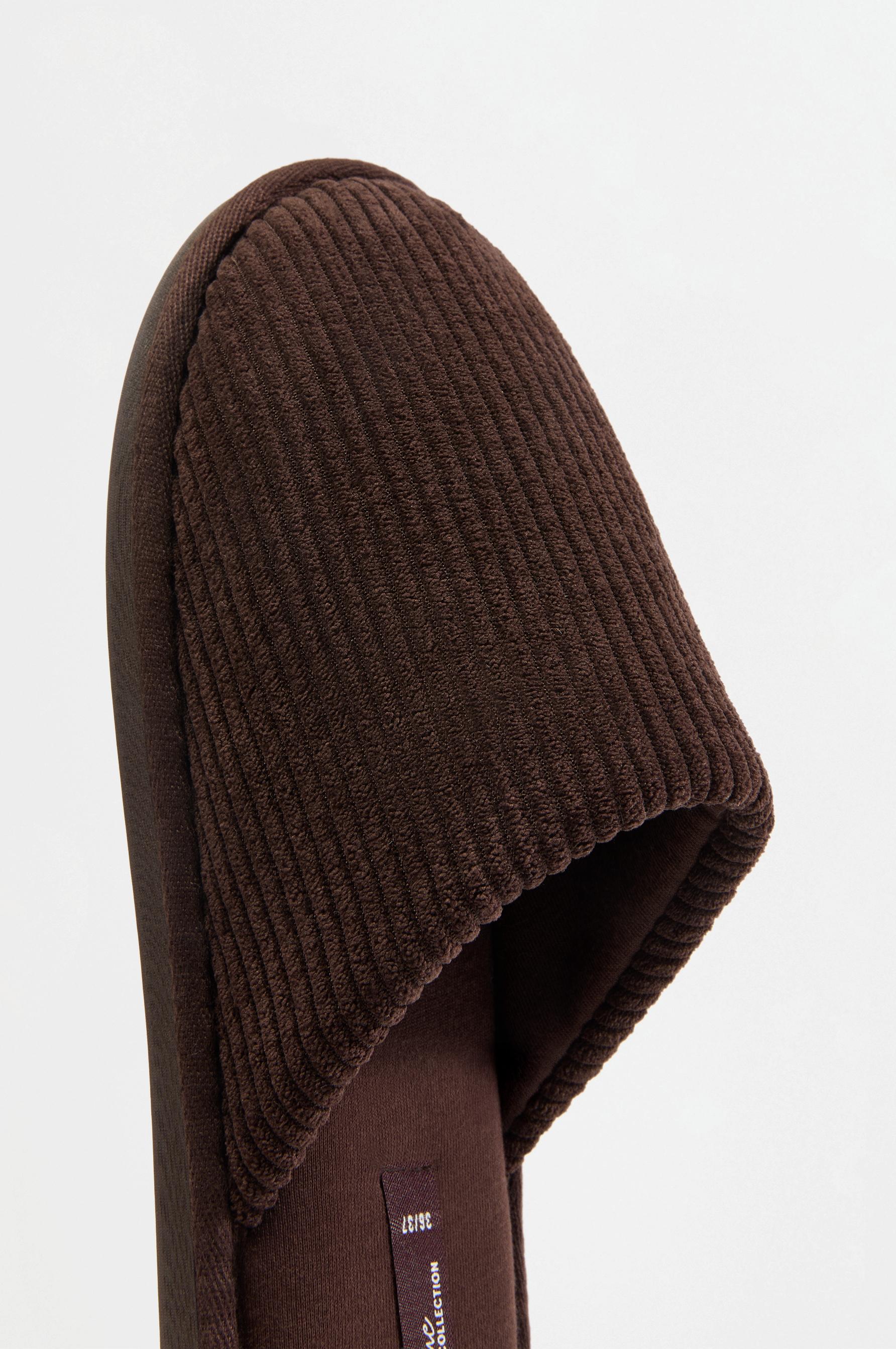 House slippers — BROWN