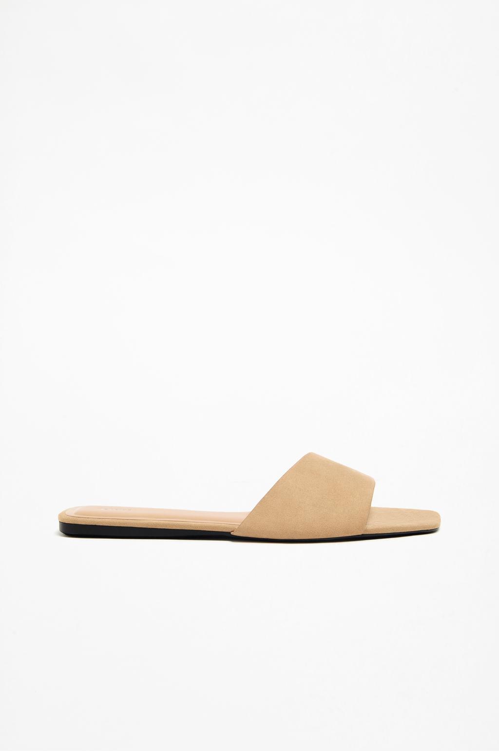 Flat sandals